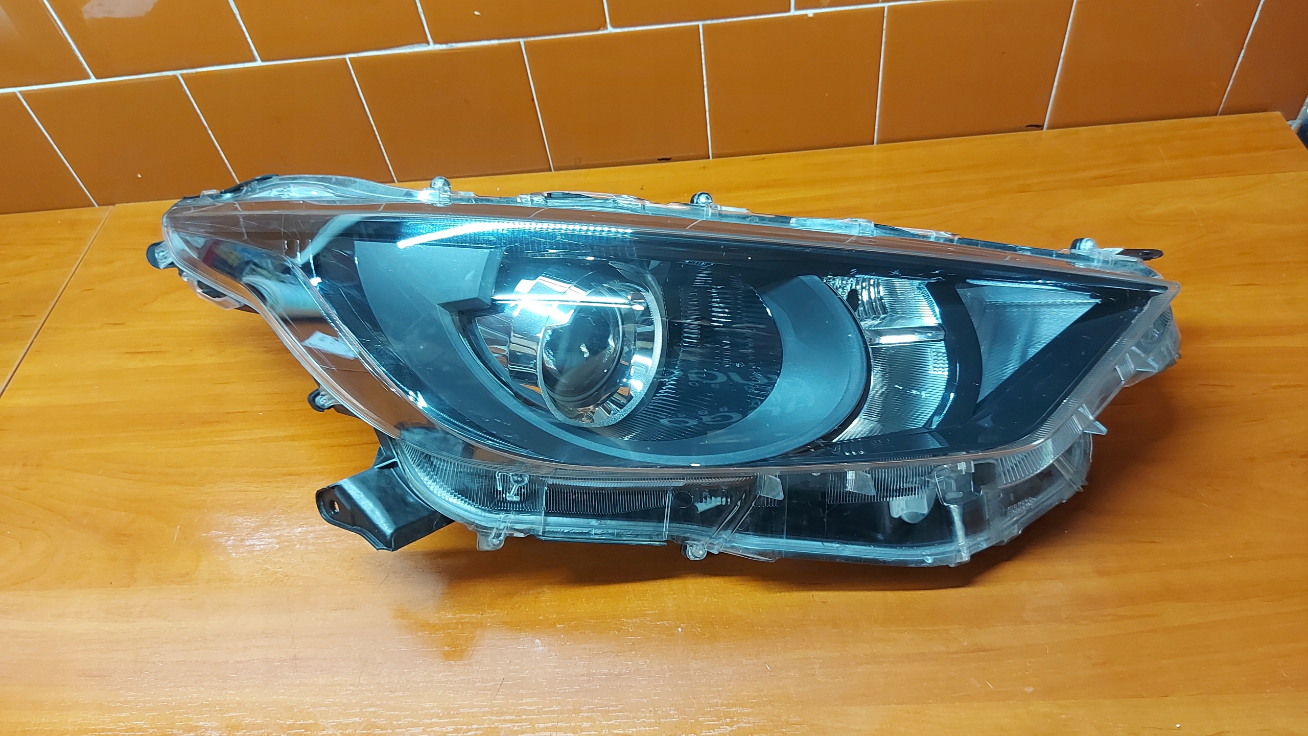 REFLEKTOR light right right front TOYOTA YARIS IV 20