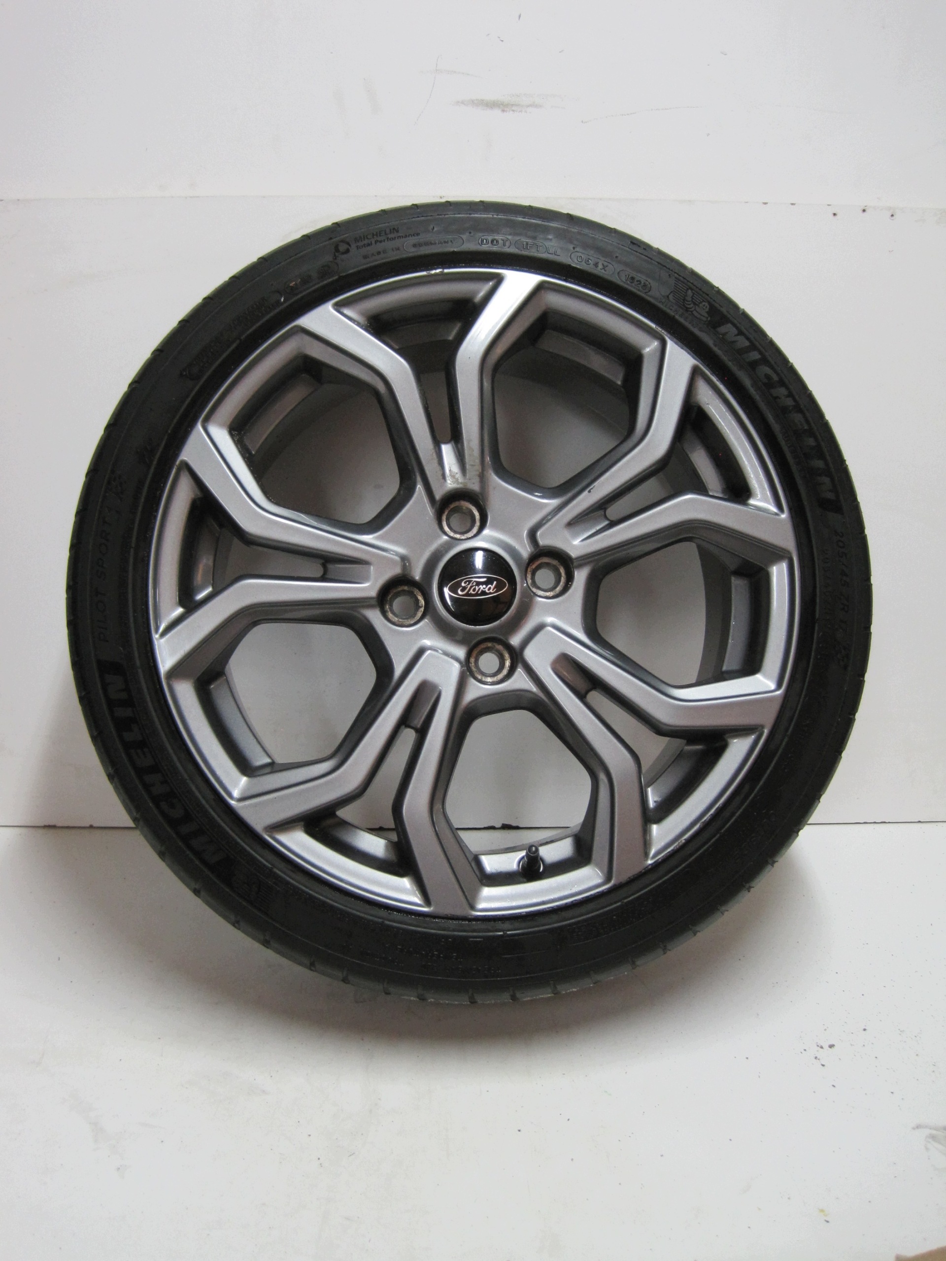 wheels discs tyres FORD FIESTA MK7 R17 6 2 MM