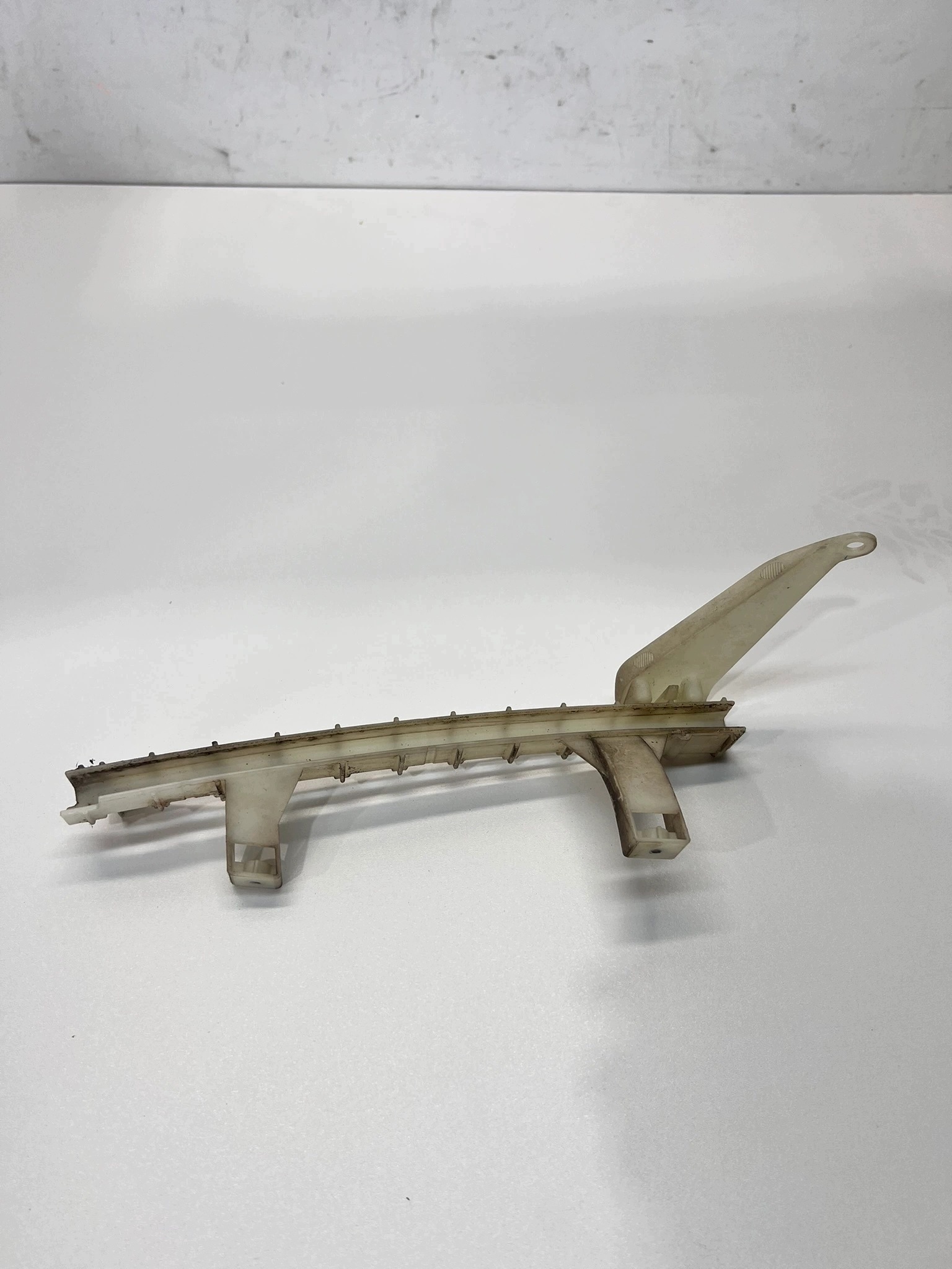 PROWADNICA windows left rear part AUDI Q3 8U 8U0839067