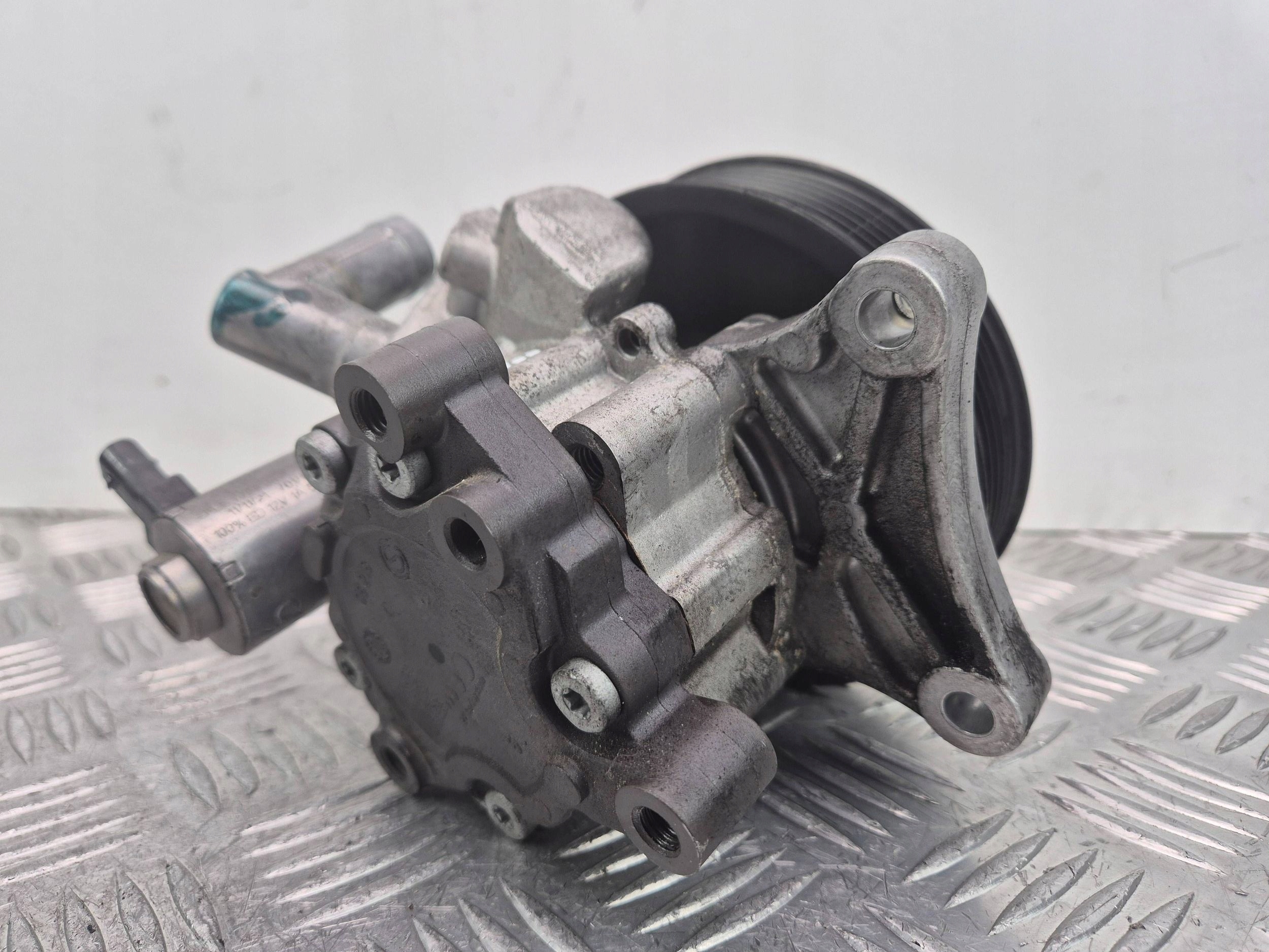 Mercedes E250 CGI W212 servo pump A0054668201