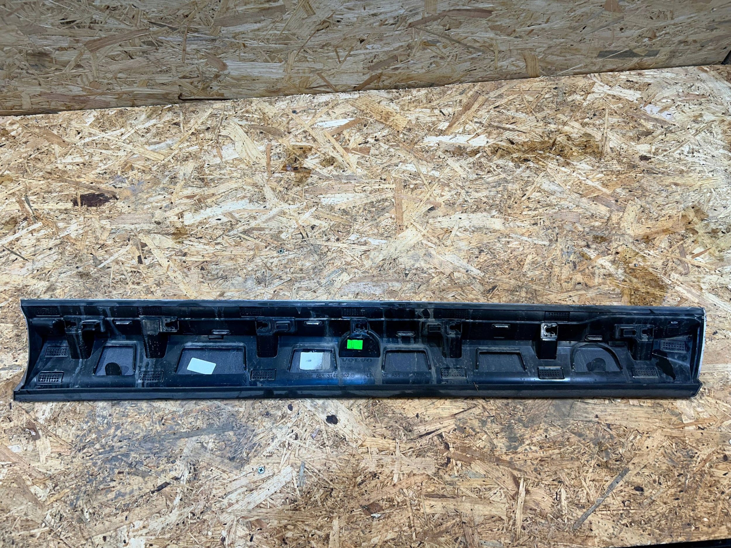 volvo XC60 XC-60 II 2 17- молдинг нижняя Двери левая передняя хром