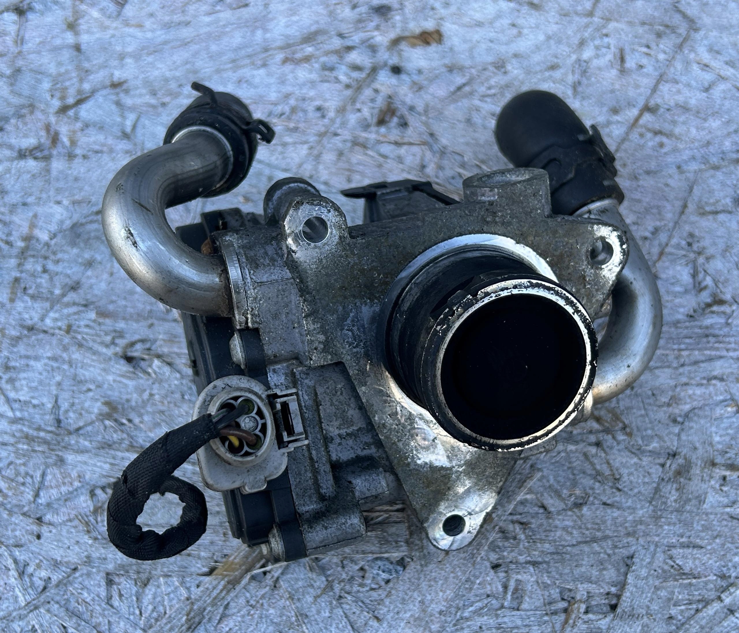 Vanne EGR VW PASSAT B8 2.0 TDI 04L131501R