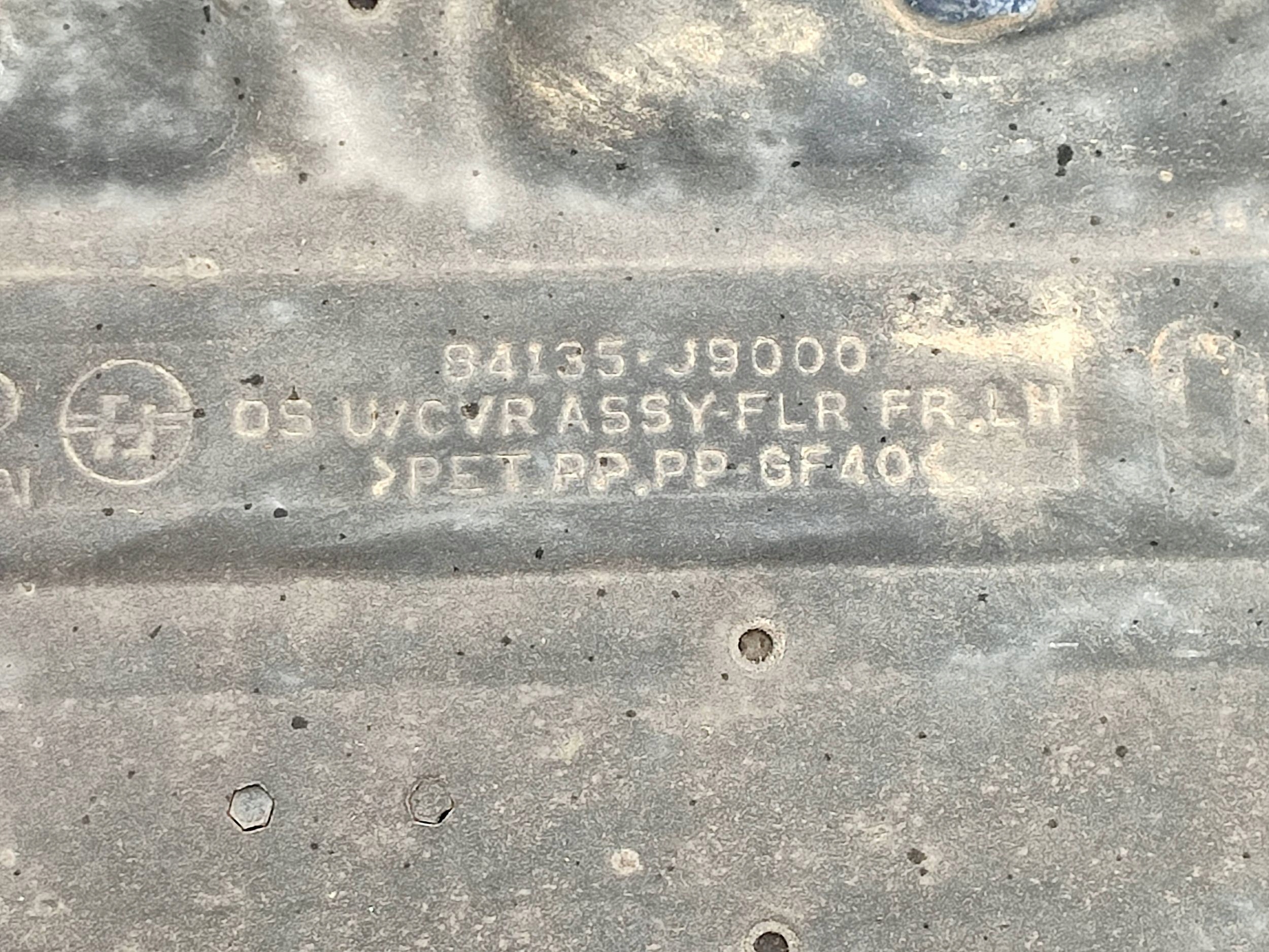 Hyundai Kona and 2018 left side cover central chassis left