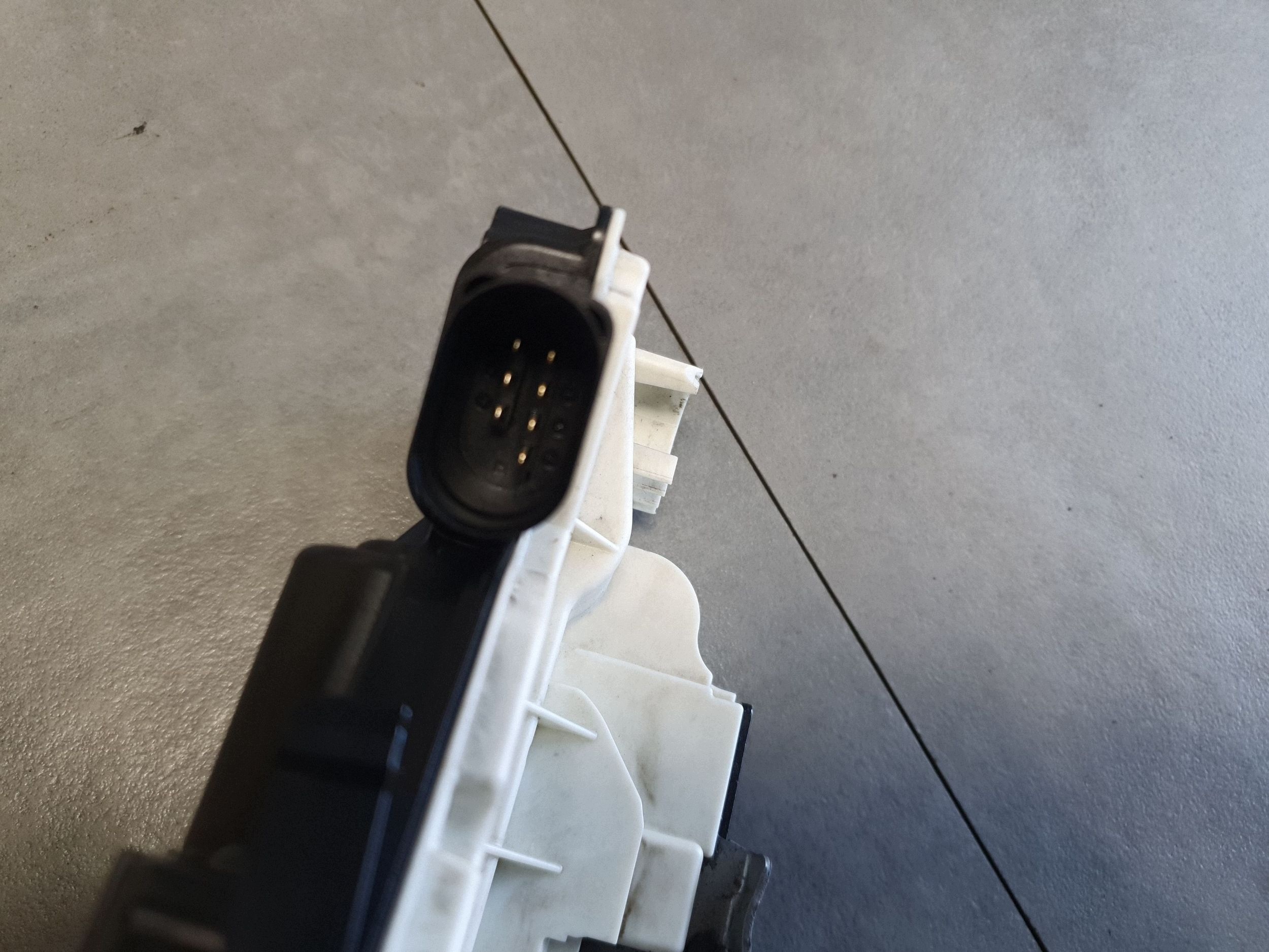 Volkswagen PASSAT CC lock door left front 5N1837015E