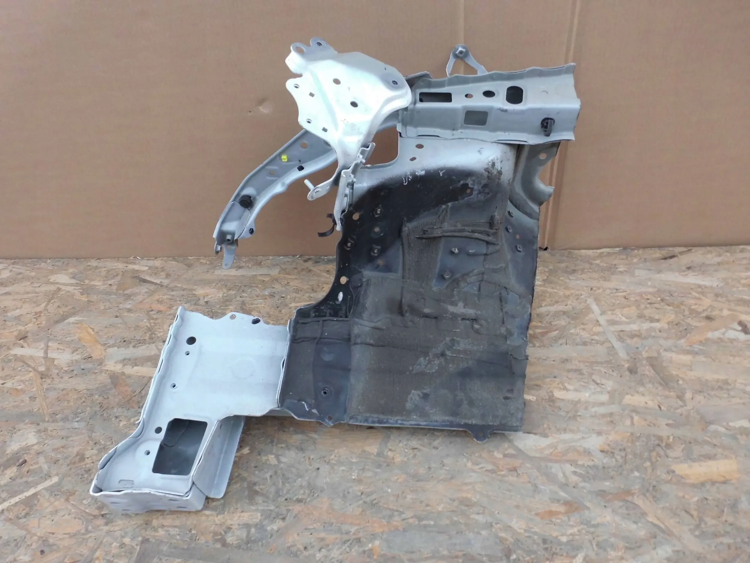 Lexus NX300H quarter quarter left front holder lights was