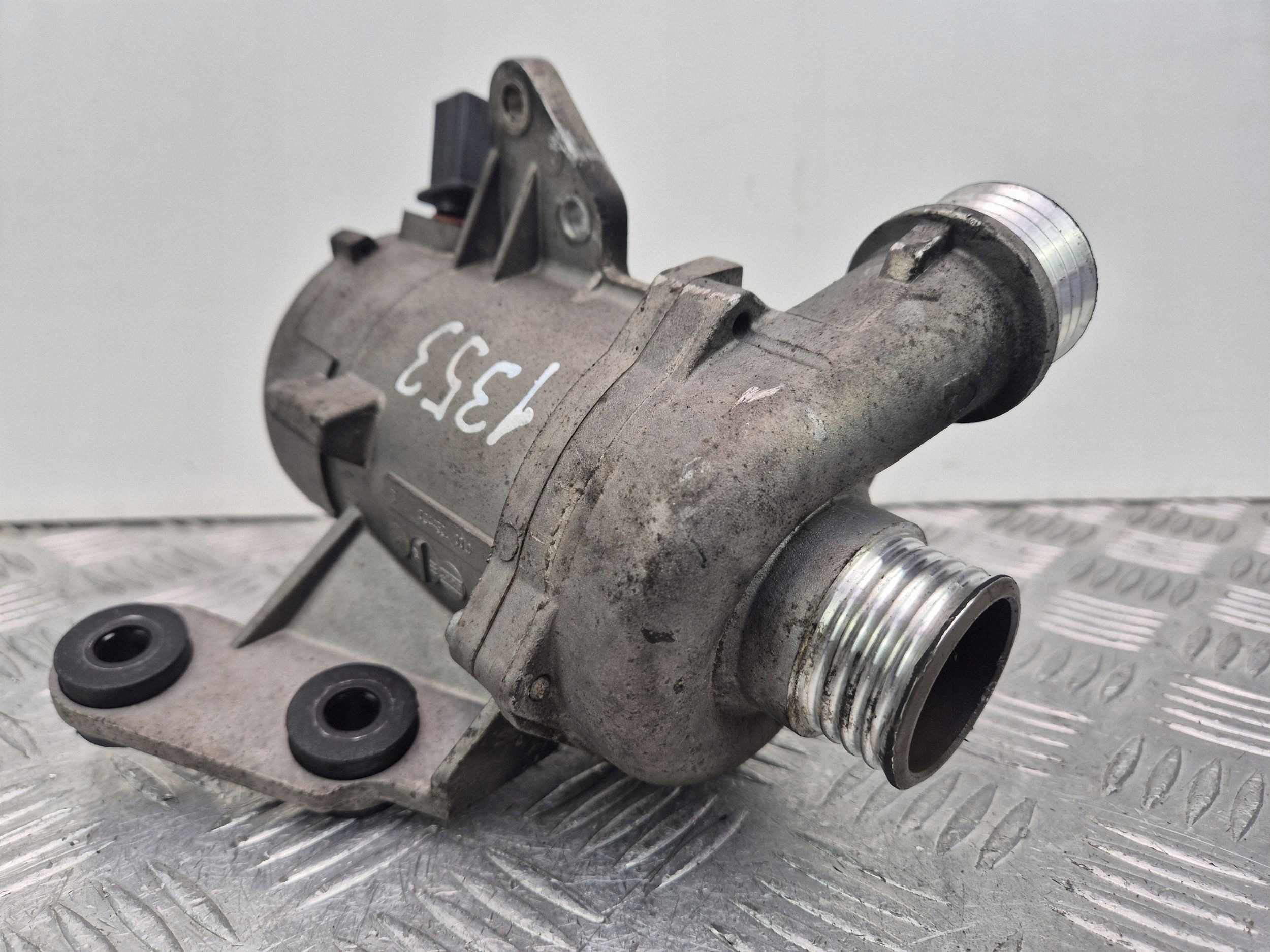 supplementary water pump BMW 3 E90 E91 318i 7586928 N43B20AA