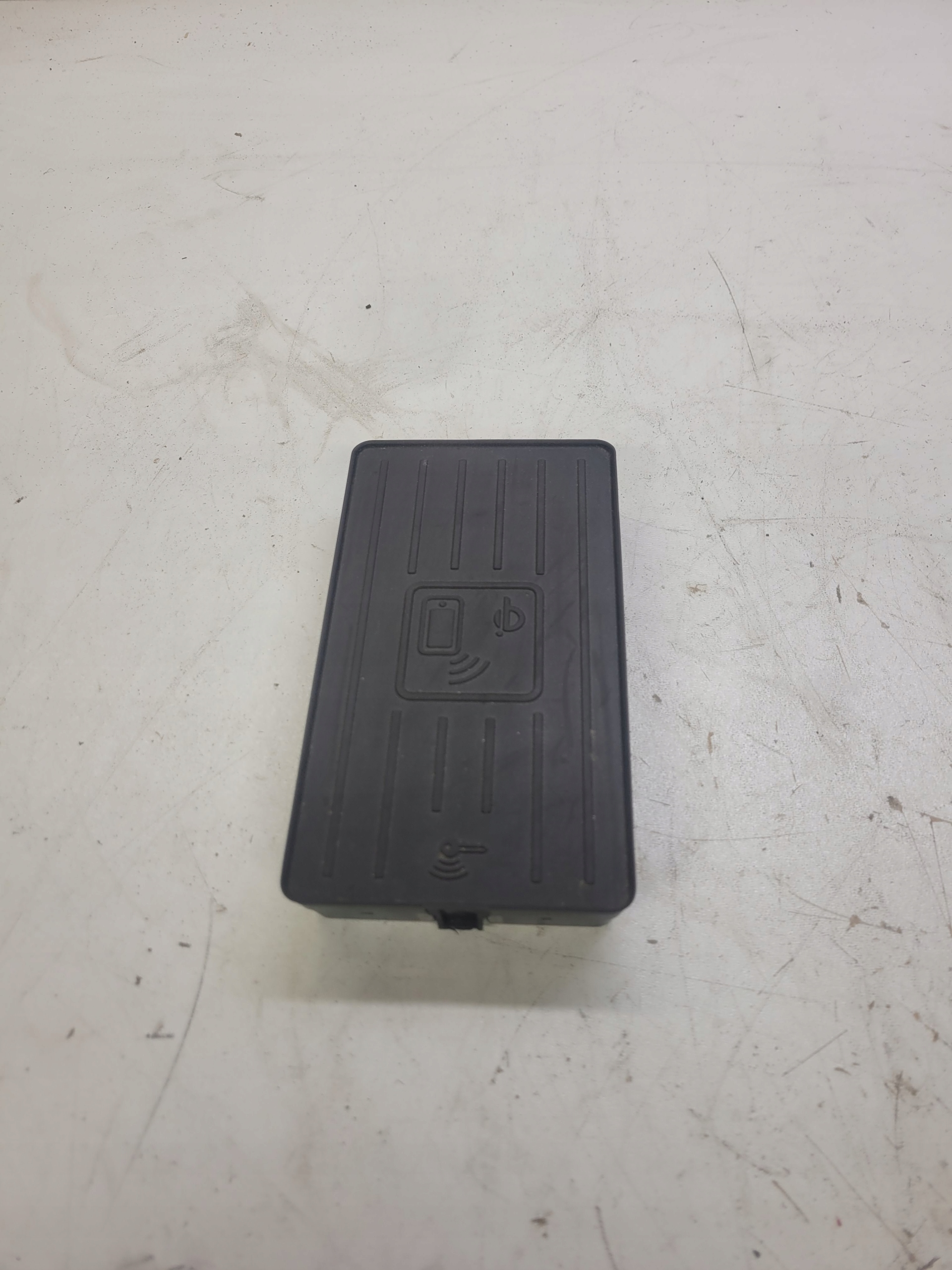 LADOWARKA INDUKCYJNA AUDI A4 B9 A5 8W0035502A