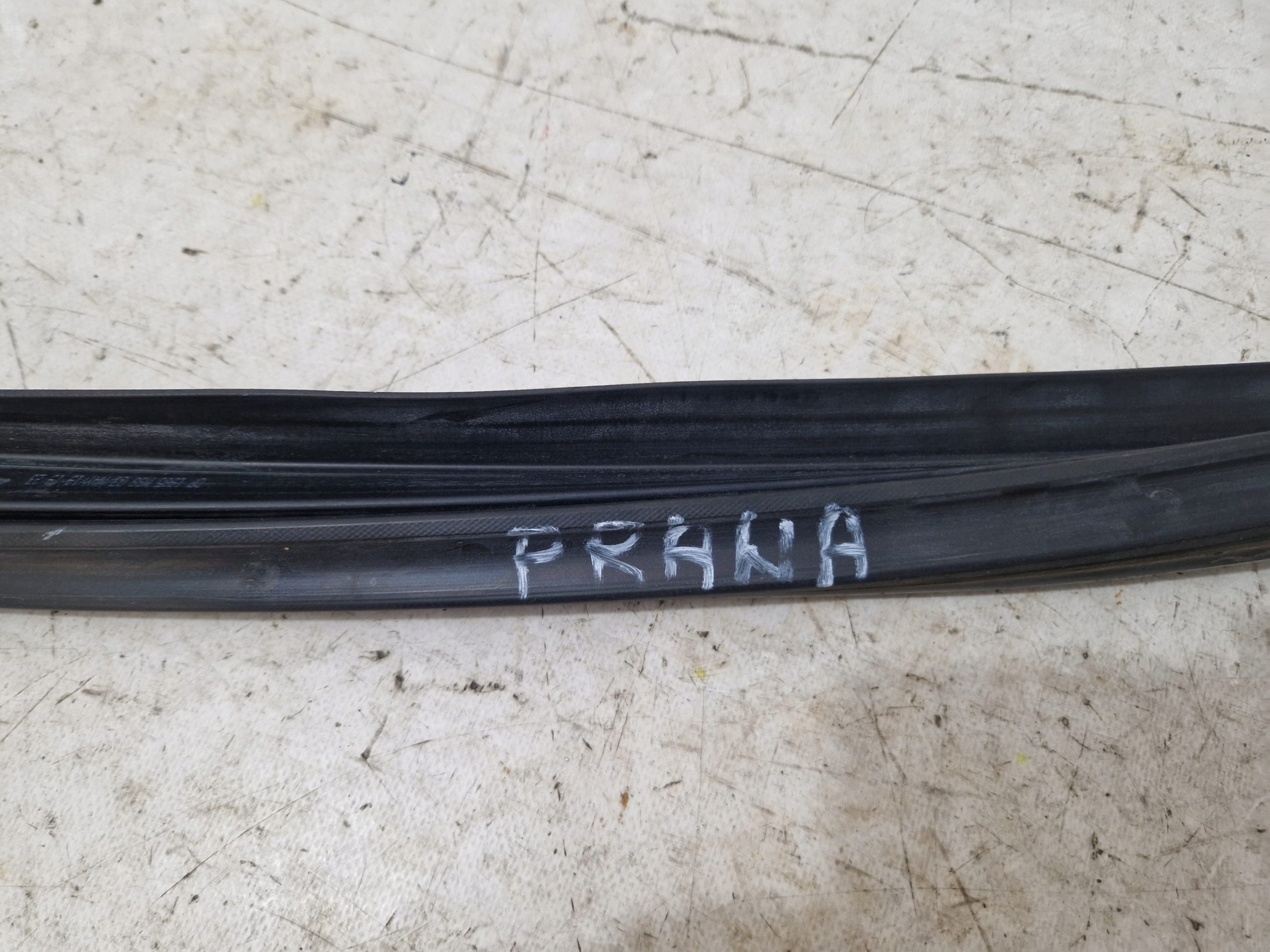 DODGE CHALLENGER 2015- gasket upper door PRAWYCH right