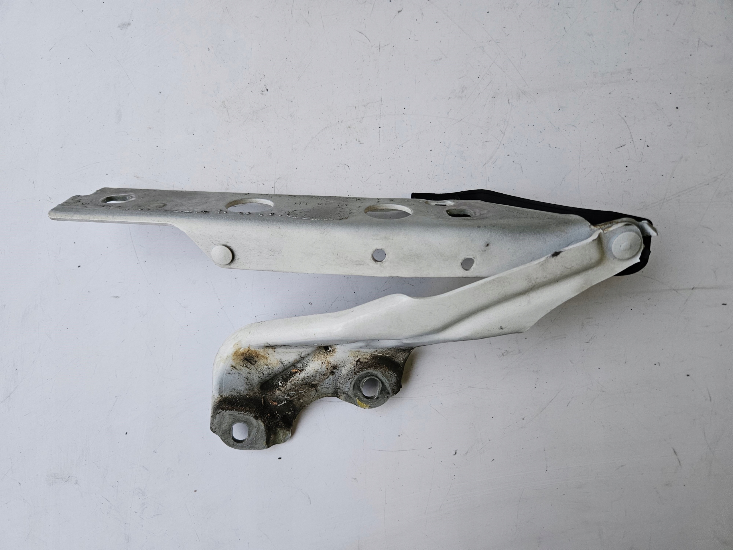 ЗАВІСА ПЕТЛЯ КАПОТУ ЛІВИЙ AUDI A6 C7 A7g Ly9c