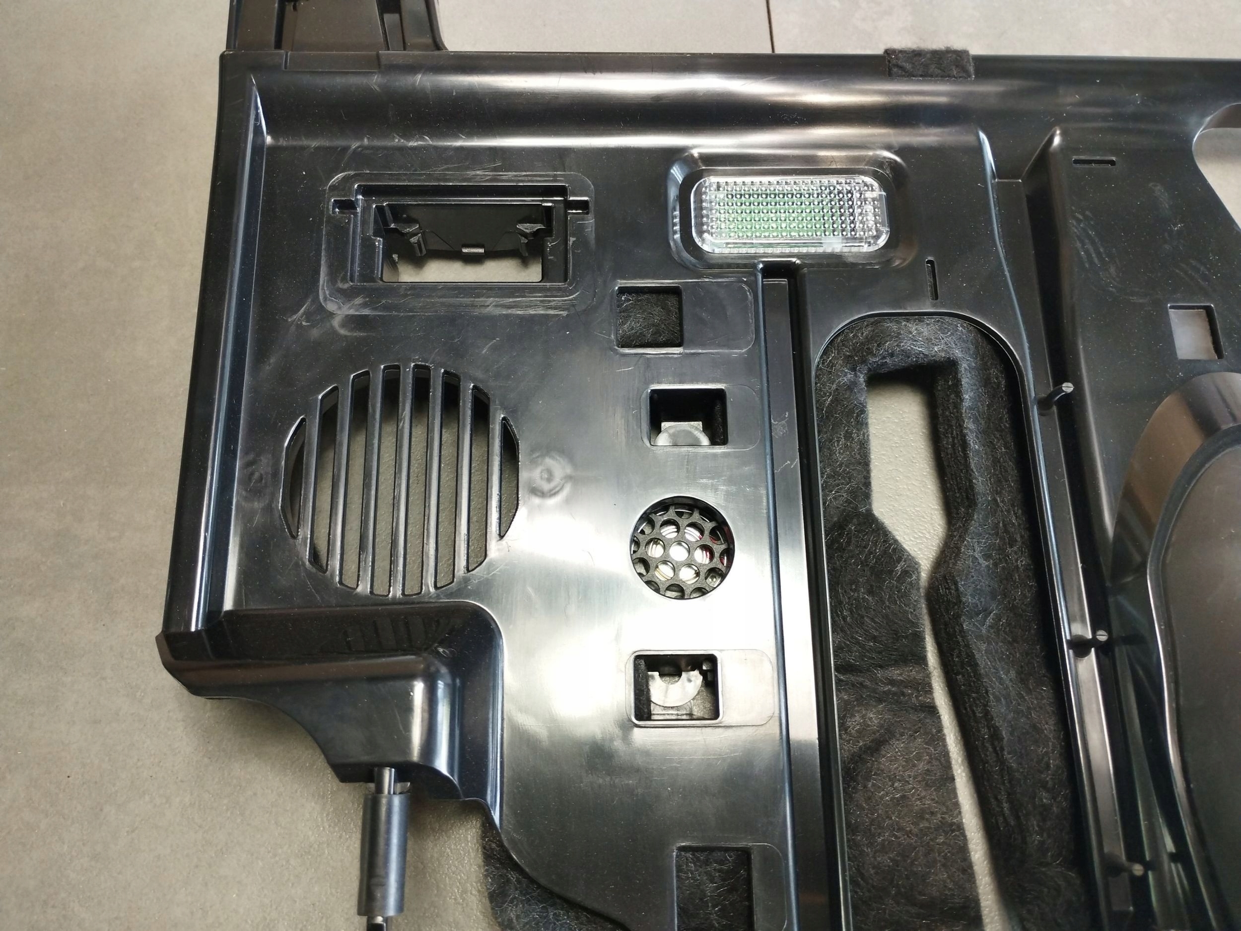 Audi A4 S4 B9 8W cover below deske 8W1863083E