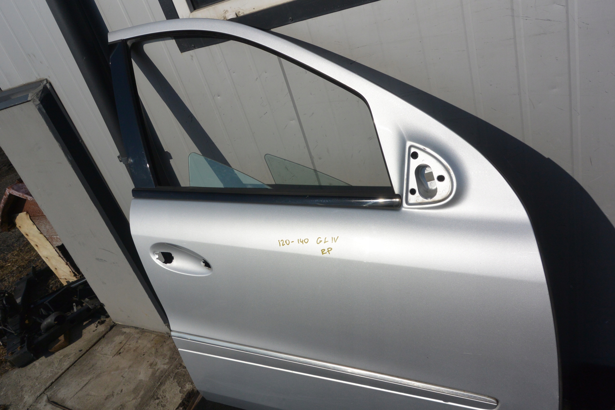 MERCEDES GL ML 164 DRZWI PRAWE PRZÓD 775 KOLOR Typ samochodu Samochody osobowe