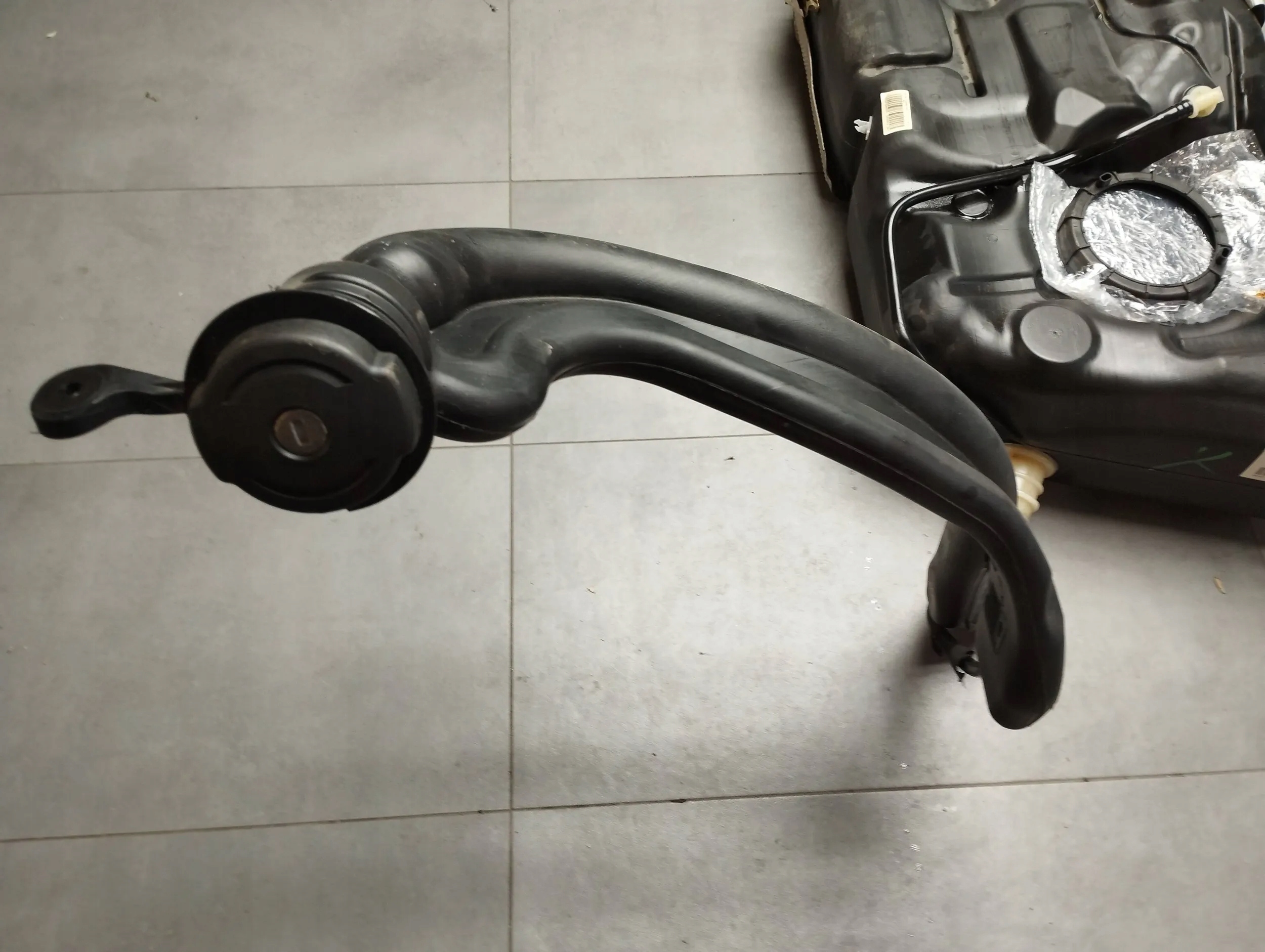 Peugeot 3008 und tank 9677959980