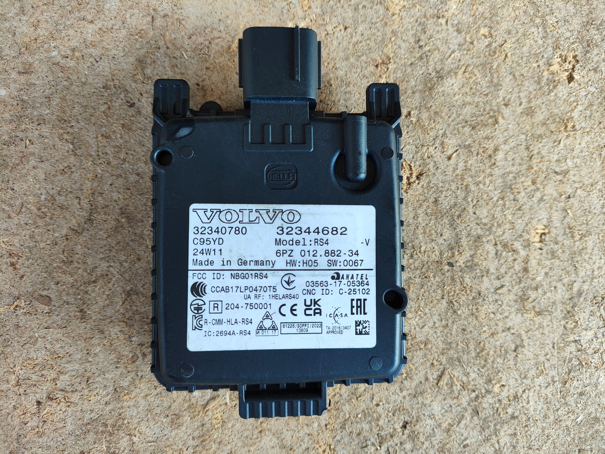 Датчик volvo XC40 II 32340780 2017-