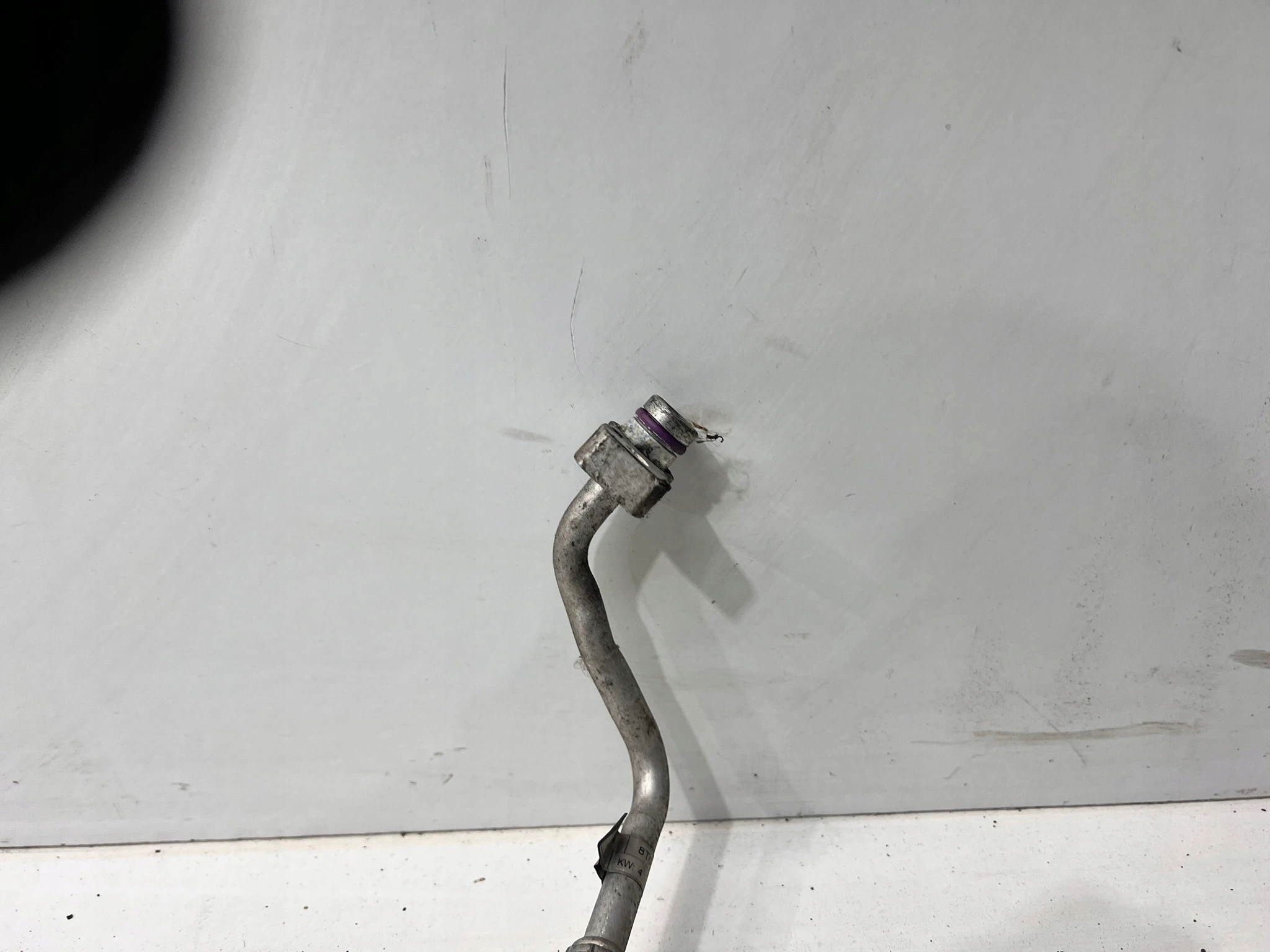 vedení hadice klimatizaci AUDI A4 B8 A5 8T0260710A