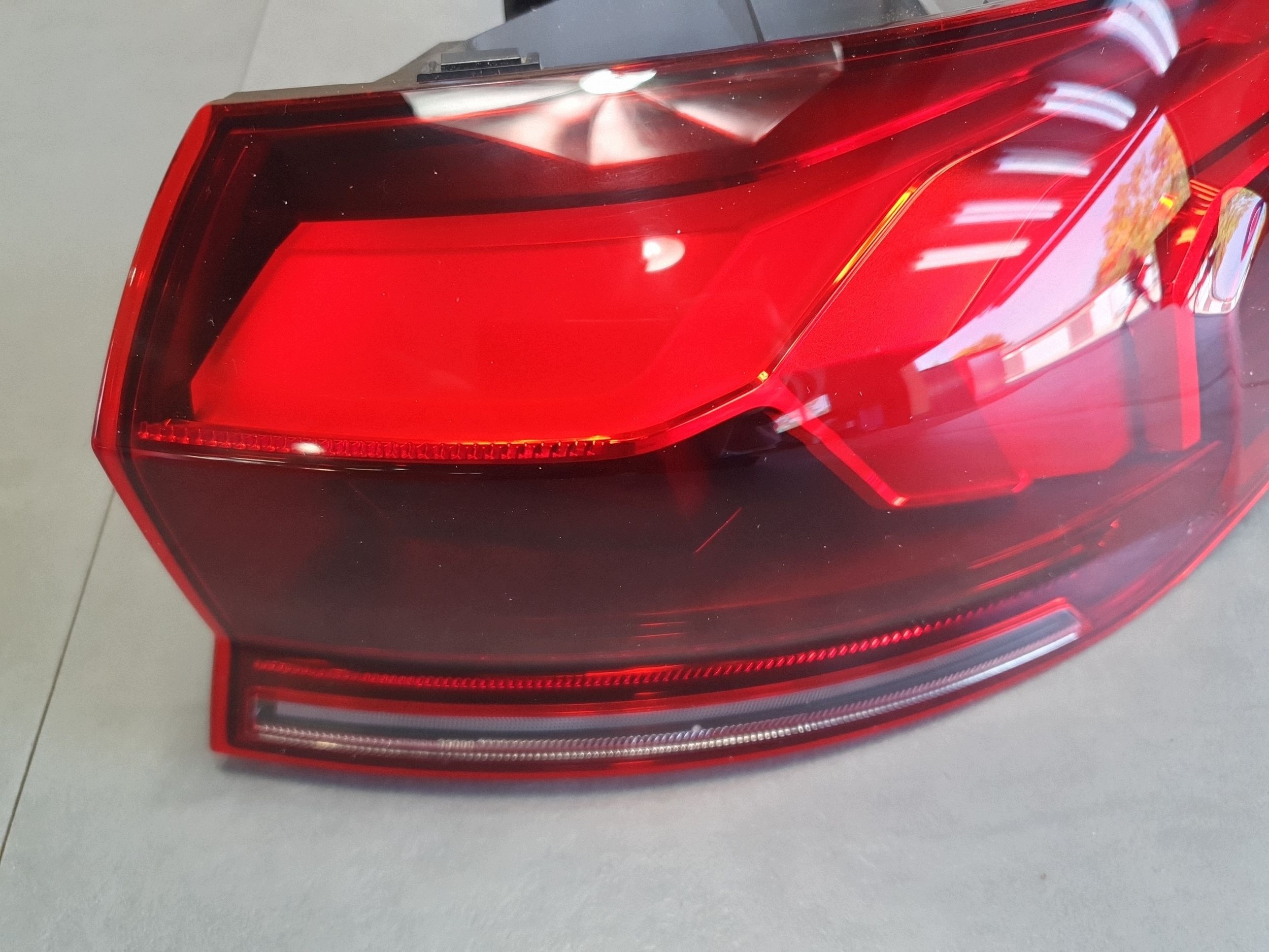 Audi Q6 e-tron feu droit arrière arrière oled 85H945208
