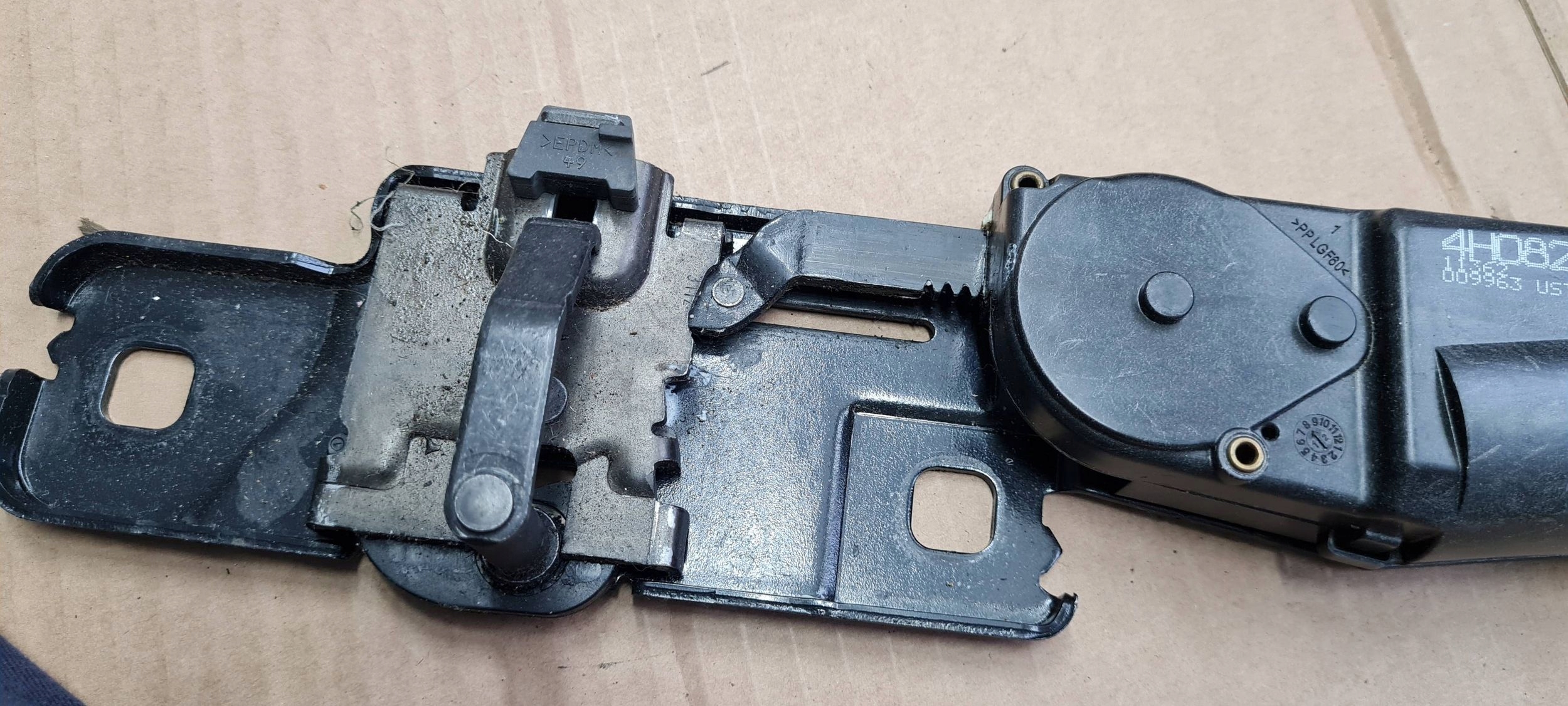 A7 4G S7 lock DOCIAG bonnet boot AUDI A6 C7 4G 4H0827383A