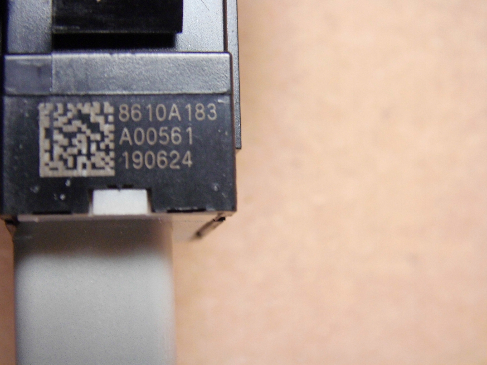 Mitsubishi Eclipse Cross switch radaru distronic 8610A183