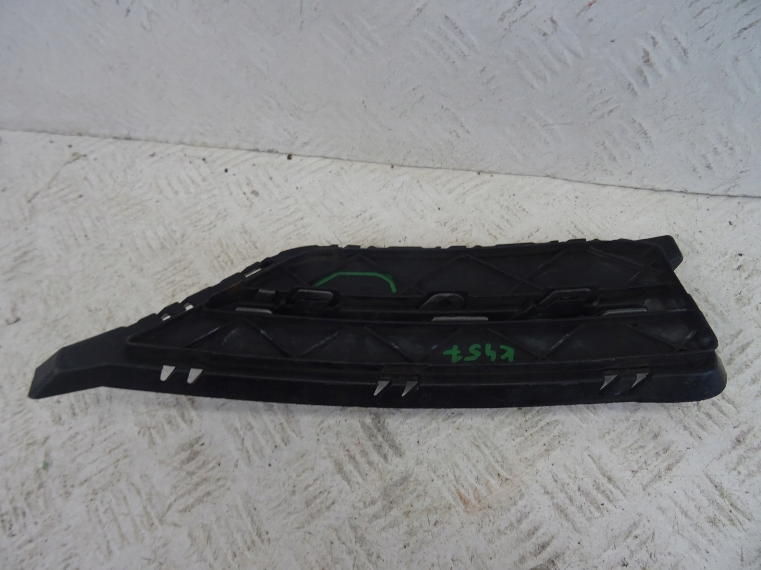 grid of a bumper front front left BMW X1 E84 X-LINE 51117303757