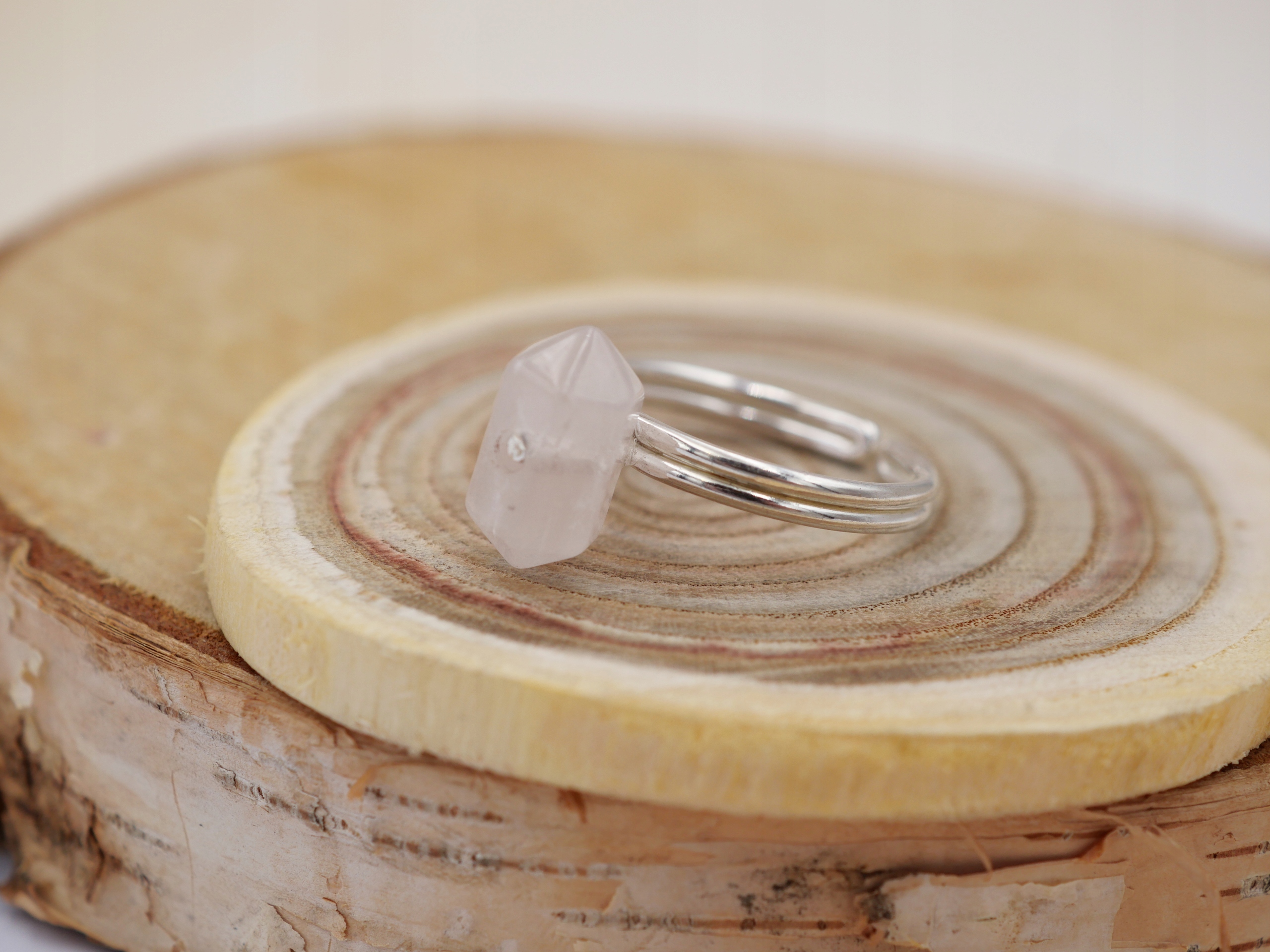 SREBRNY PIERŚCIONEK Z GROTEM-KRYSZTAŁ GÓRSKI Marka Inna marka