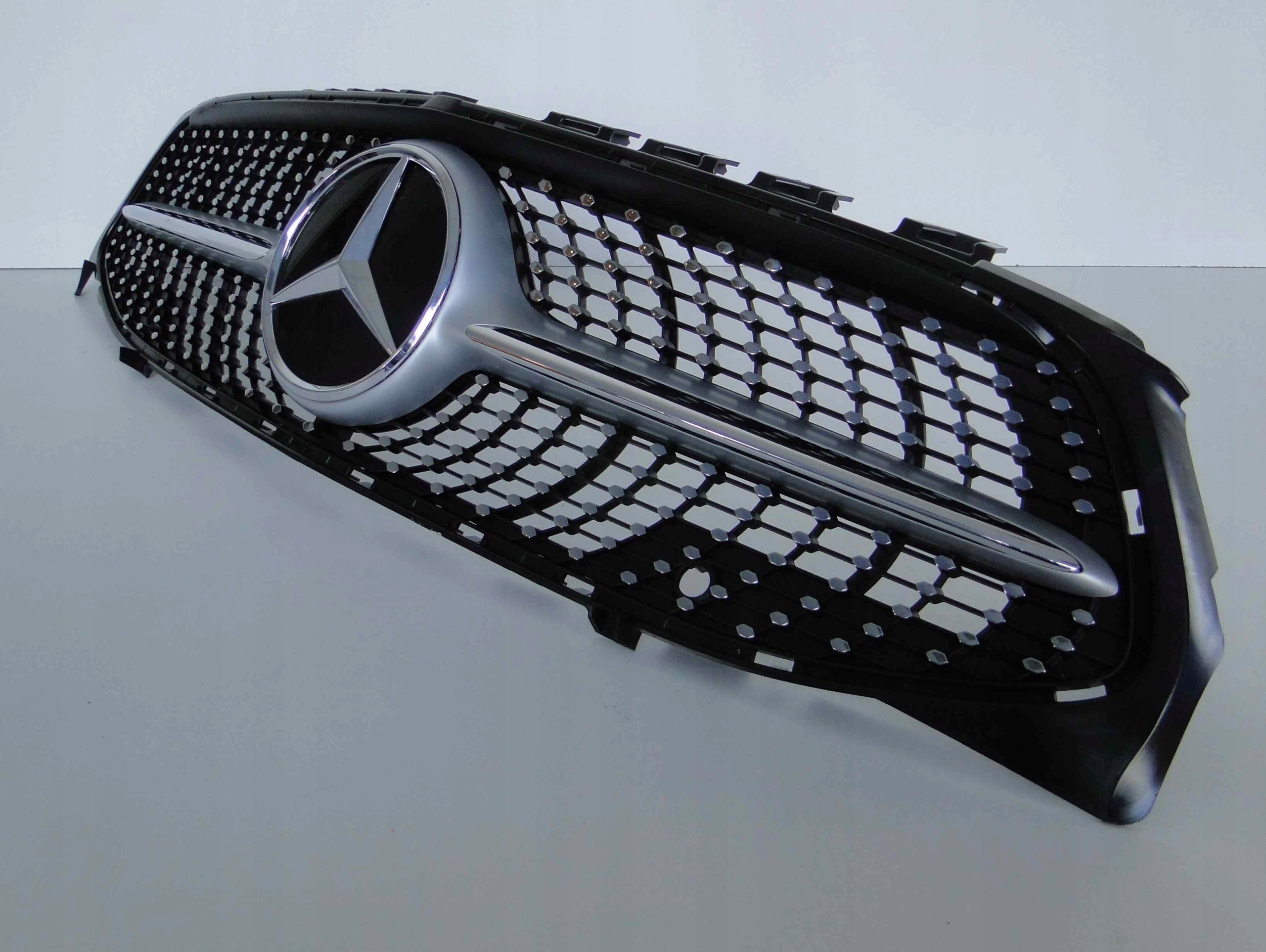 MERCEDES CLA 118 GRILL ATRAPA DIAMENT AMG ORYGINAŁ Kolor srebrny