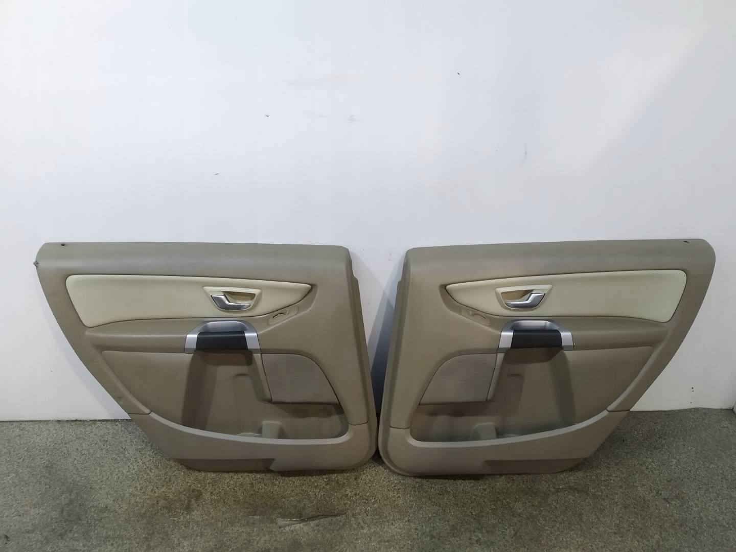 upholstery side right left rear part KPL 398 Volvo XC 90 and (2002-2014)
