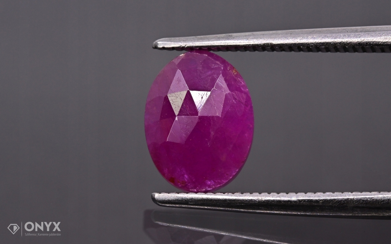 Rubín fazetovaná rozeta ovál 8x6 mm