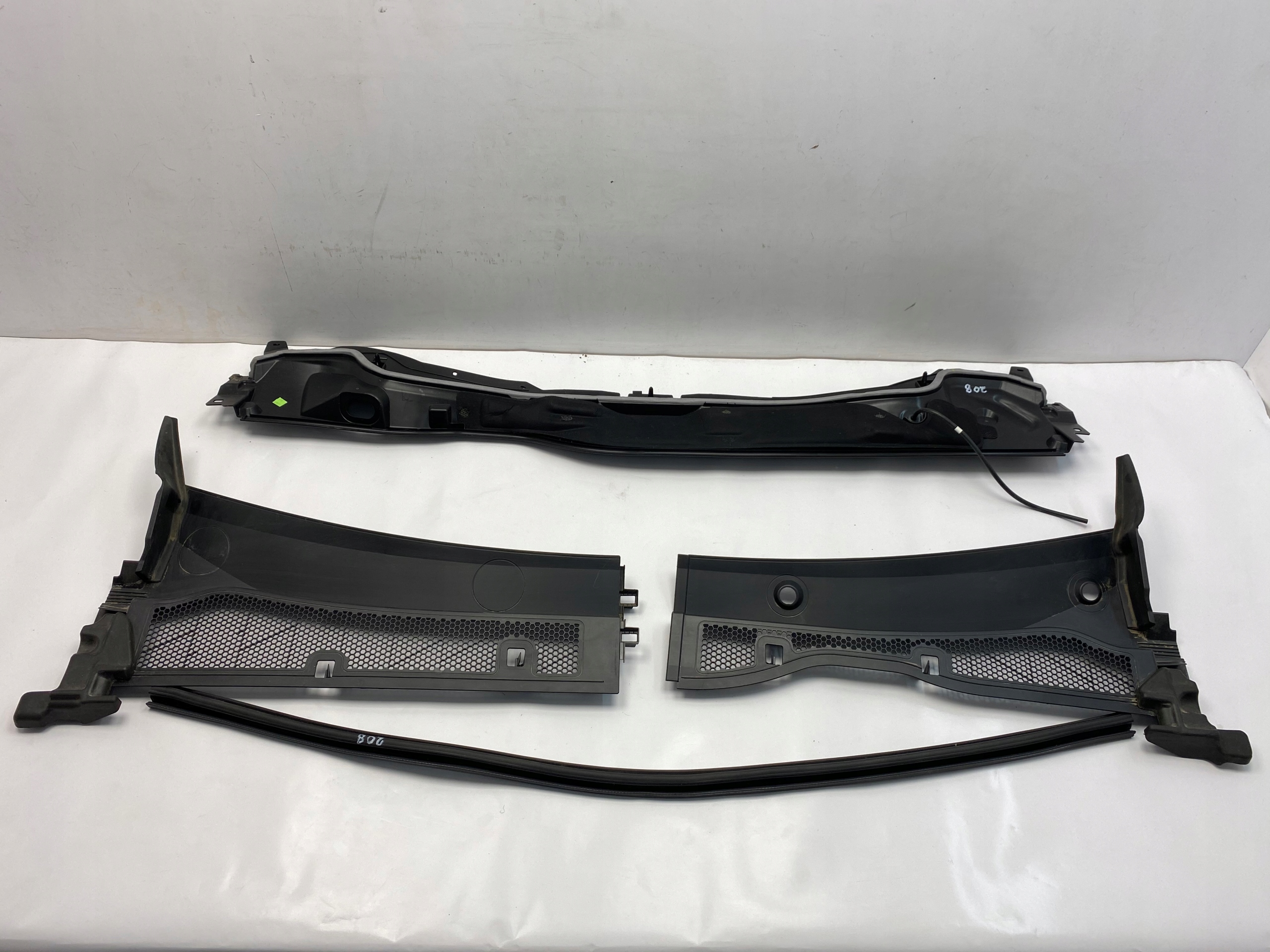 PEUGEOT 208 II PODSZYBIE