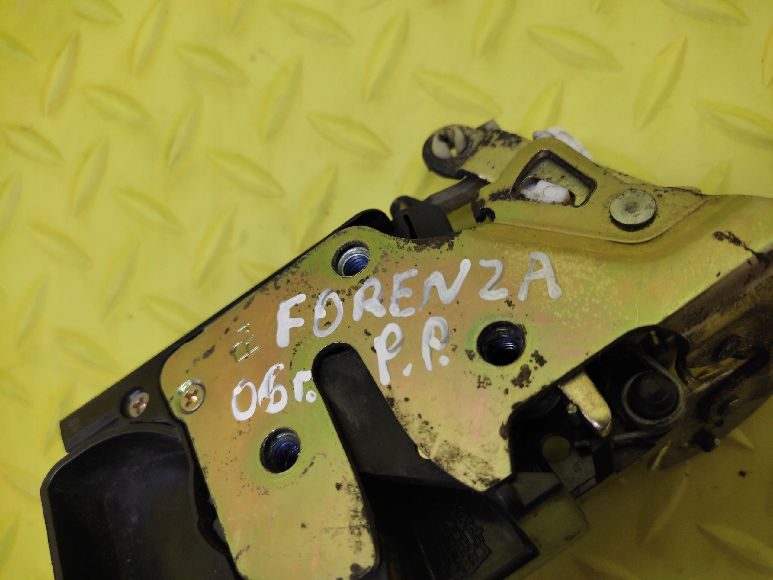 SUZUKI FORENZA lock door right front