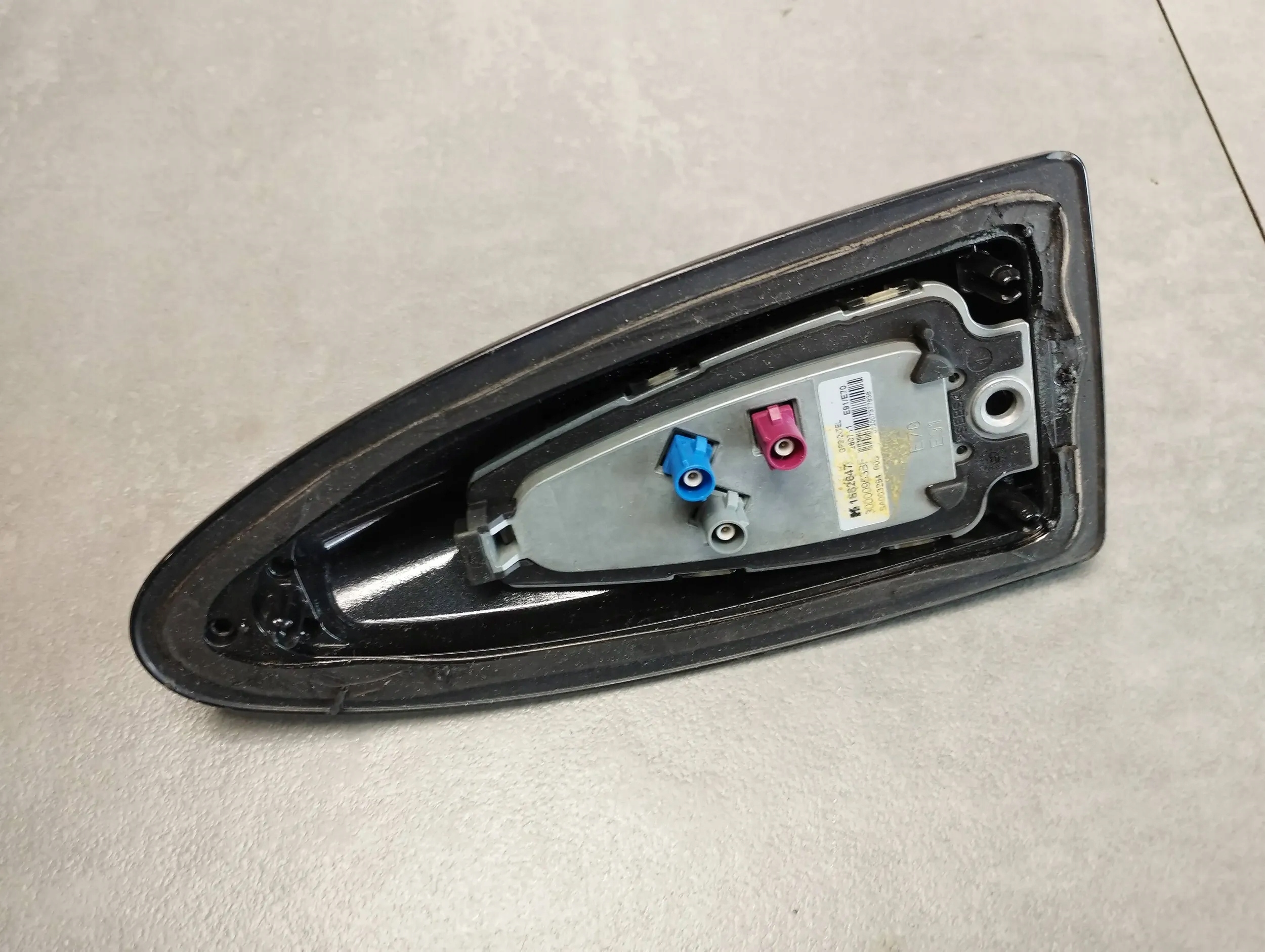 BMW X6 E71 ANTENA dach 6950704
