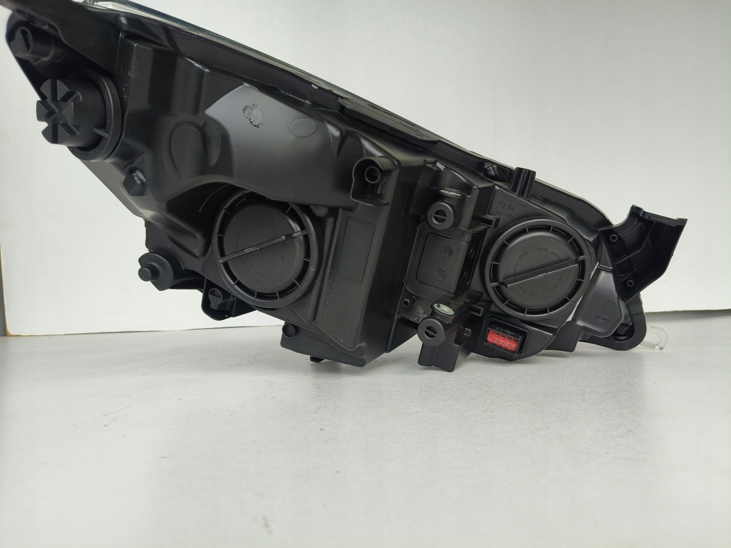 NO-WA- light left REFLEKTOR OPEL ASTRA IV J 09- CIEMNA