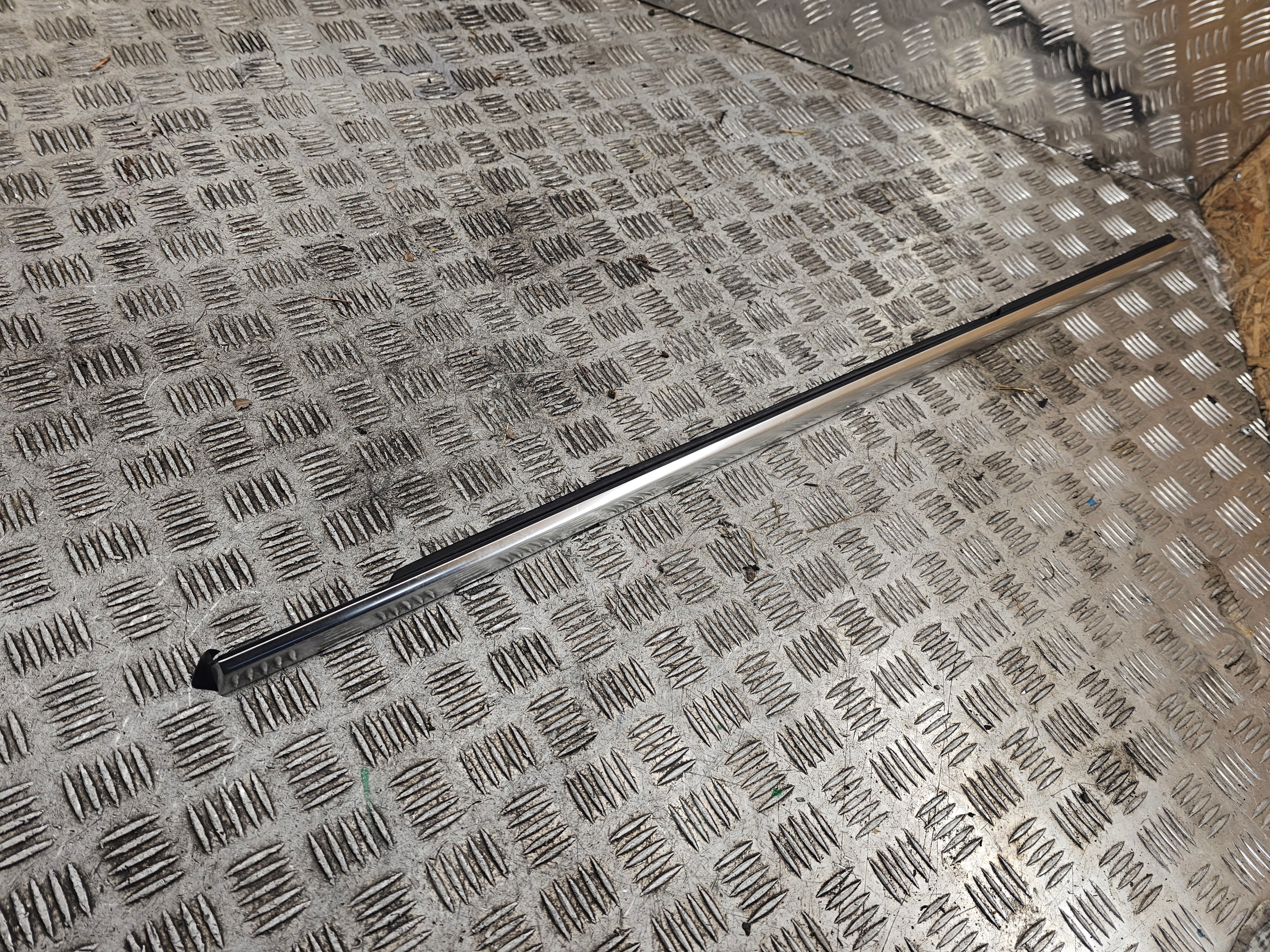moulding dust MERCEDES A KLASA A1777350300