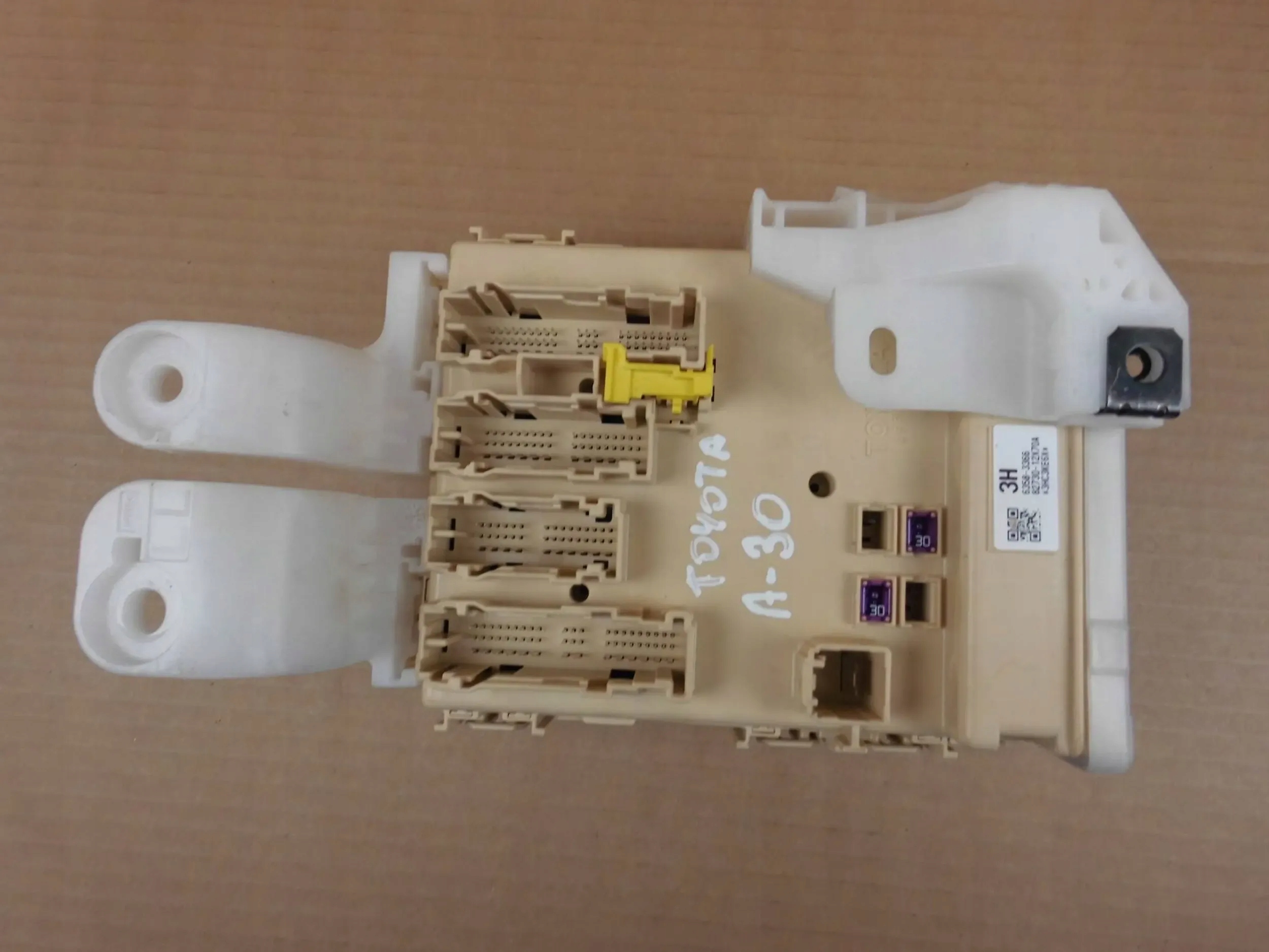 Toyota Auris II module computer control unit komfortu BSI 89221-02331