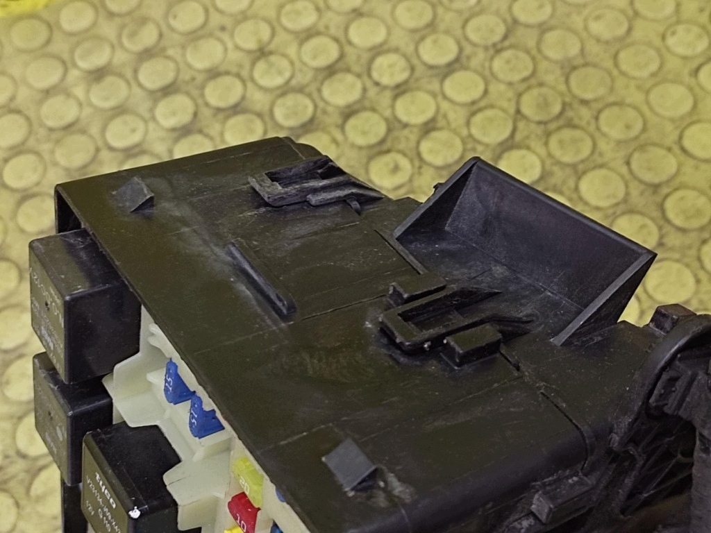 MAZDA CX-7 2.3 fuse box BP4K66765
