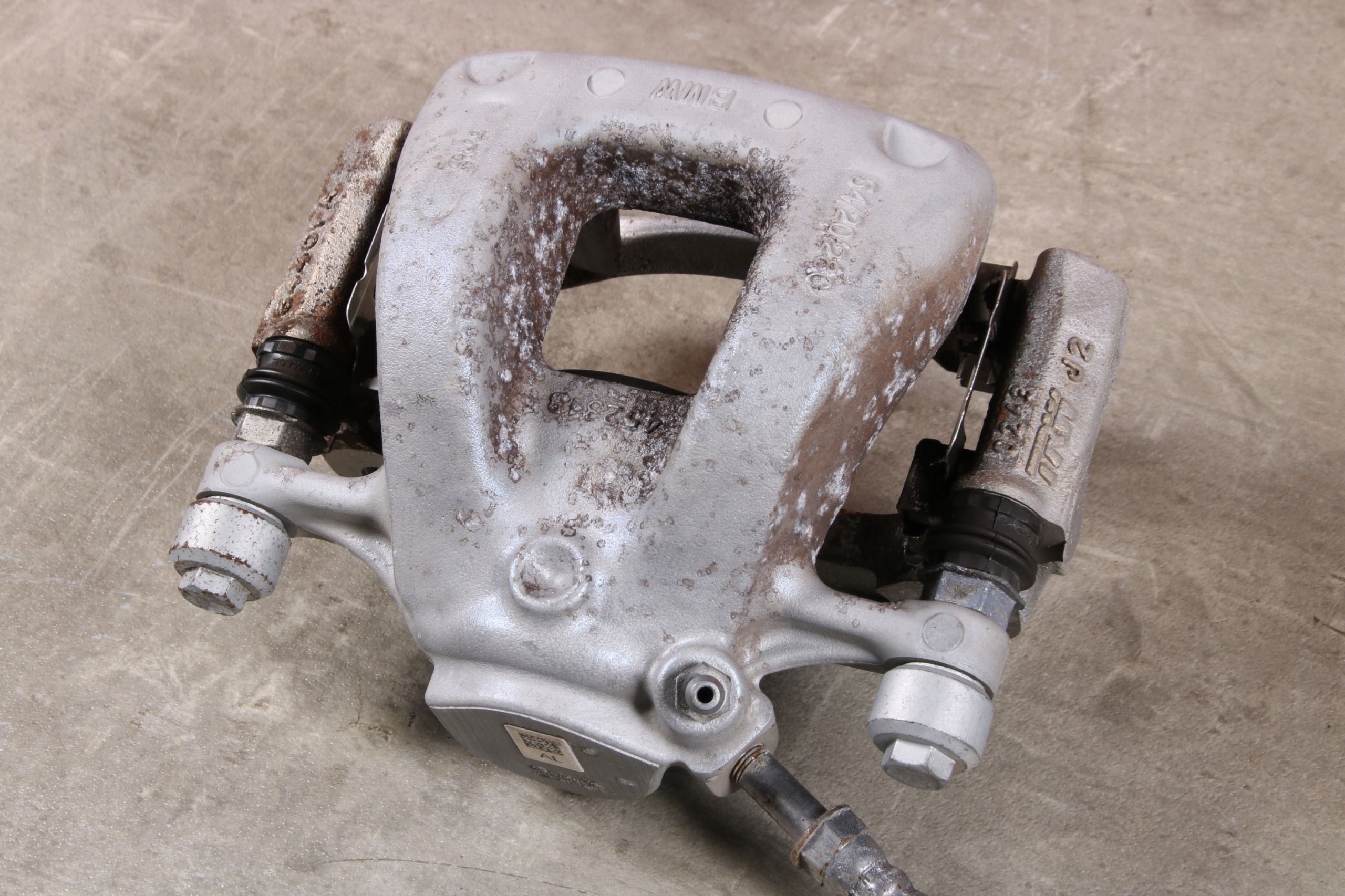 BMW i3 I01 caliper brake left front front 54/20/280 6860269