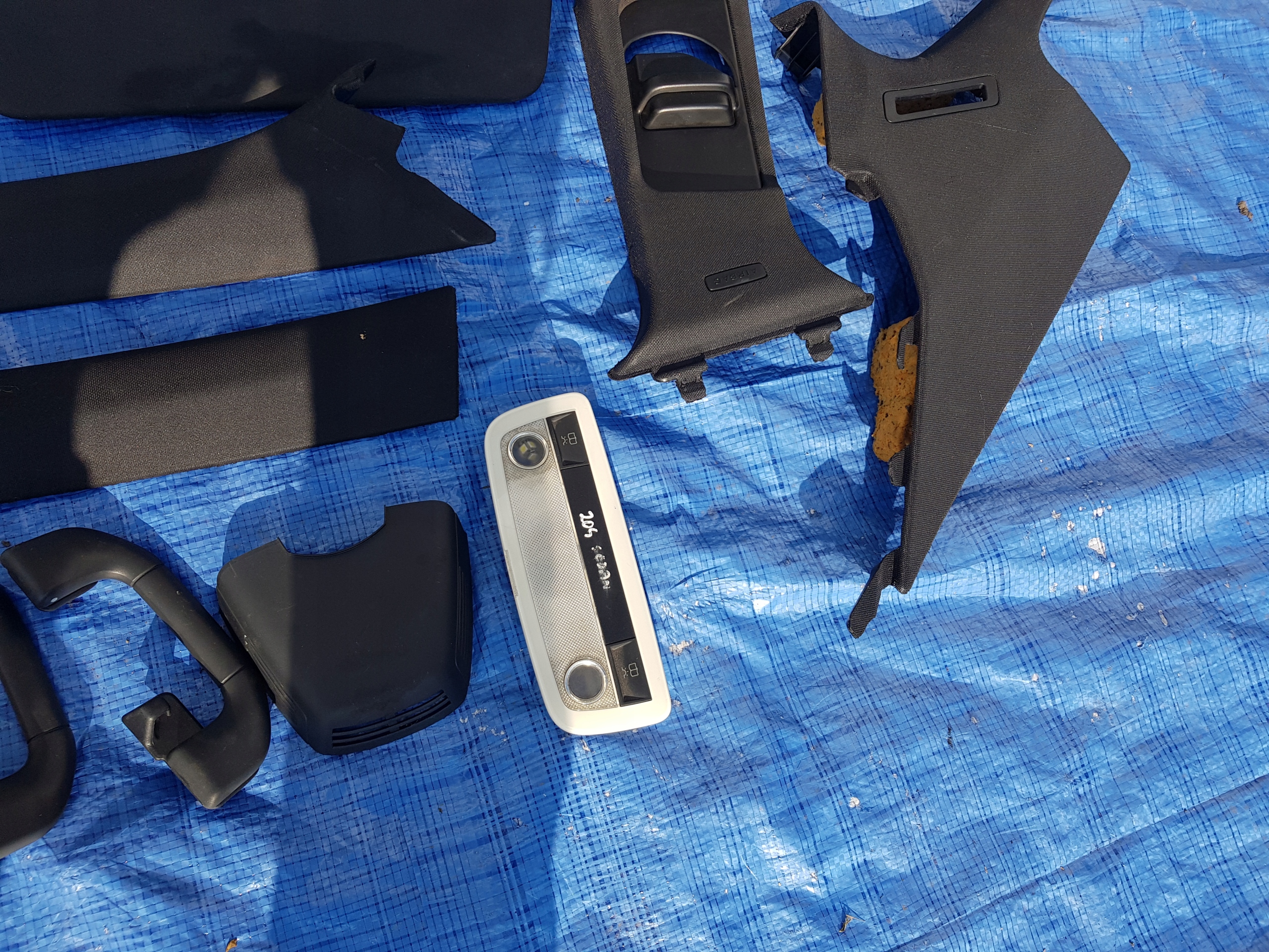 MERCEDES W204 AMG black, inner pillars light plastics KOMPLET