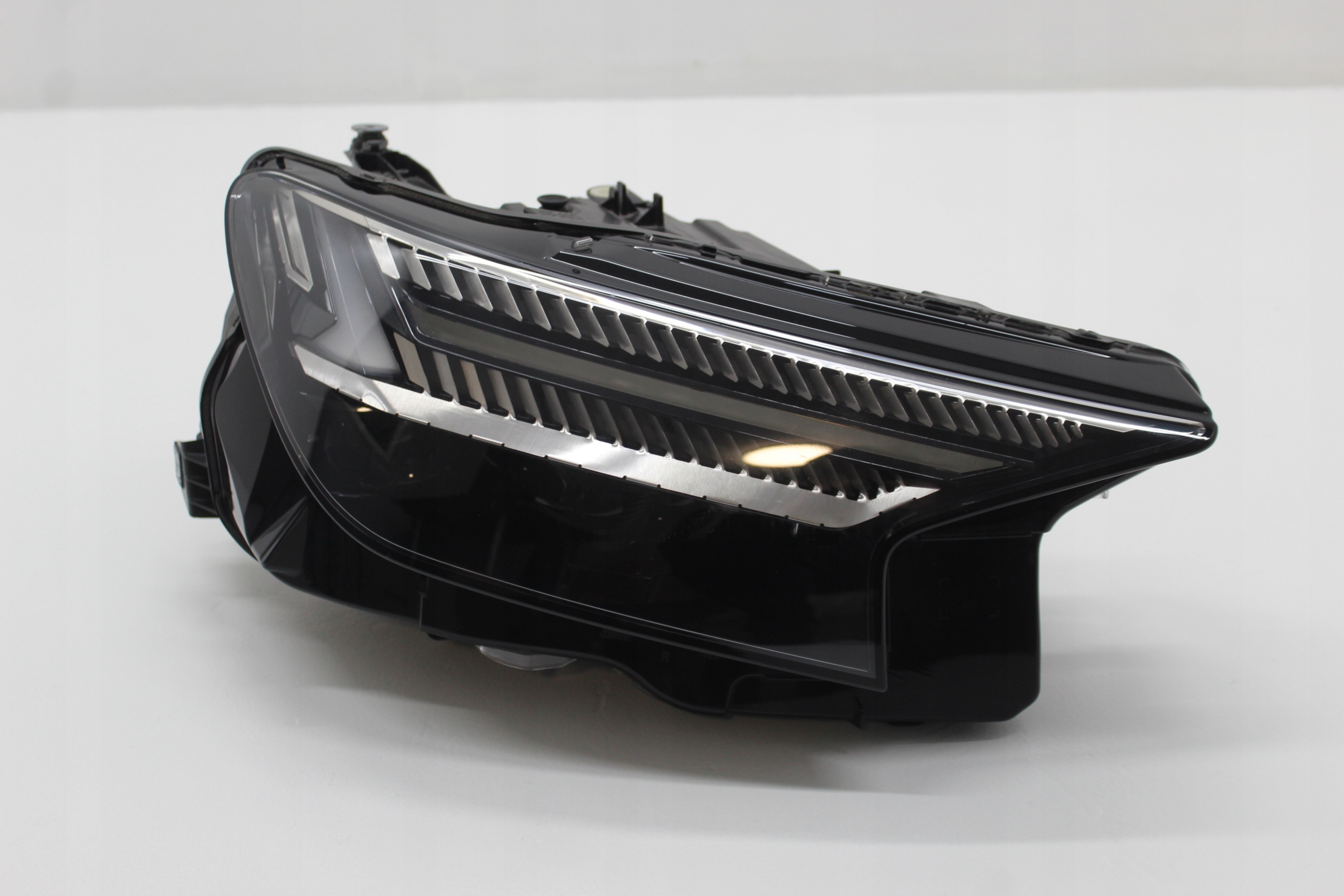 AUDI Q4 E-TRON LAMPA PRZÓD PRAWA MATRIX 89A941036