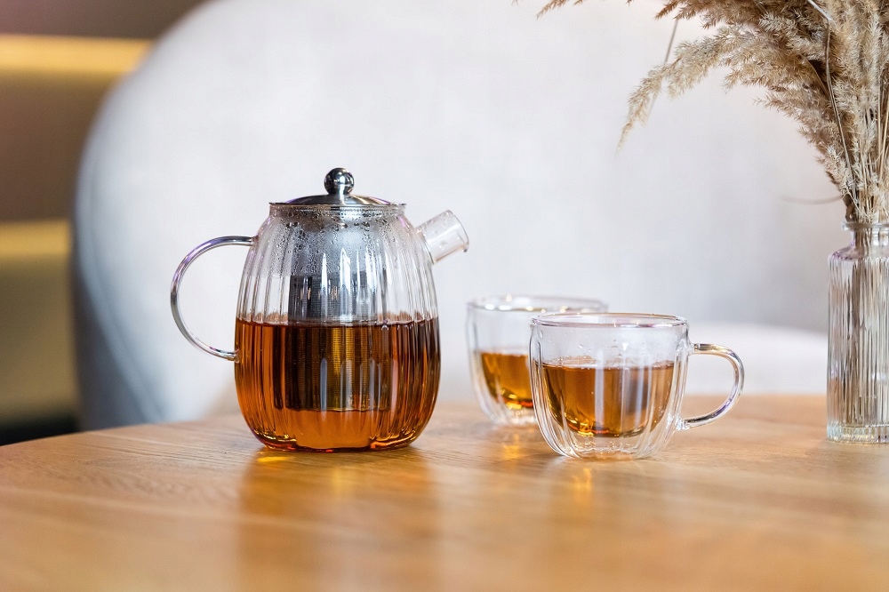 VIALLI TULIP DZBANEK IMBRYK ZAPARZACZ SZKLANY Z SITKIEM HERBATY ZIÓŁ 1 L Materiał szkło