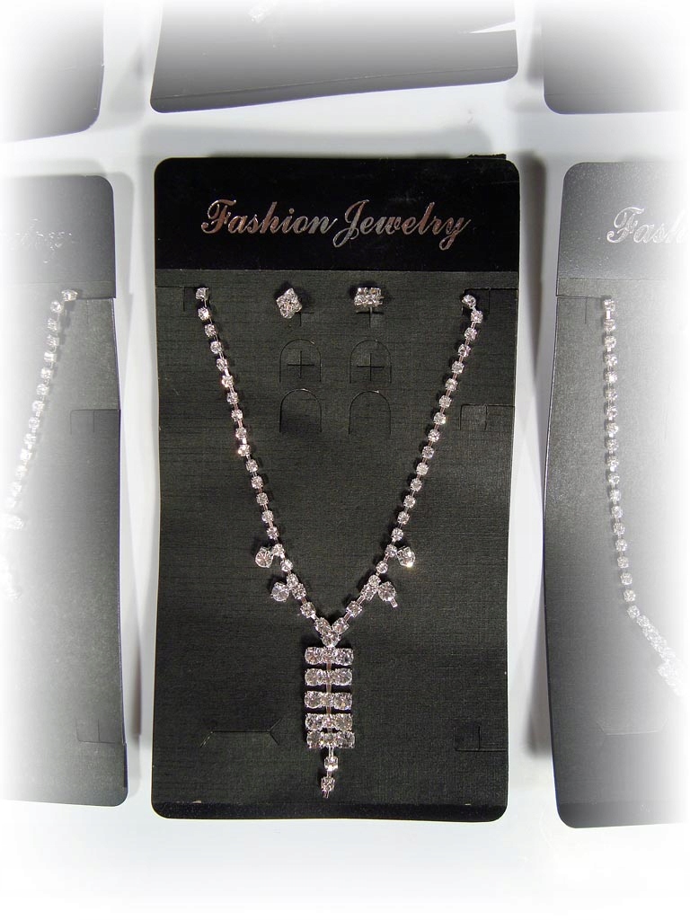 NASZYJNIK CYRKONIE KOLCZYKI KOLIA ŁAŃCUSZEK KOMPLE Zawartość kompletu Kolczyki Naszyjnik Wisiorek Łańcuszek