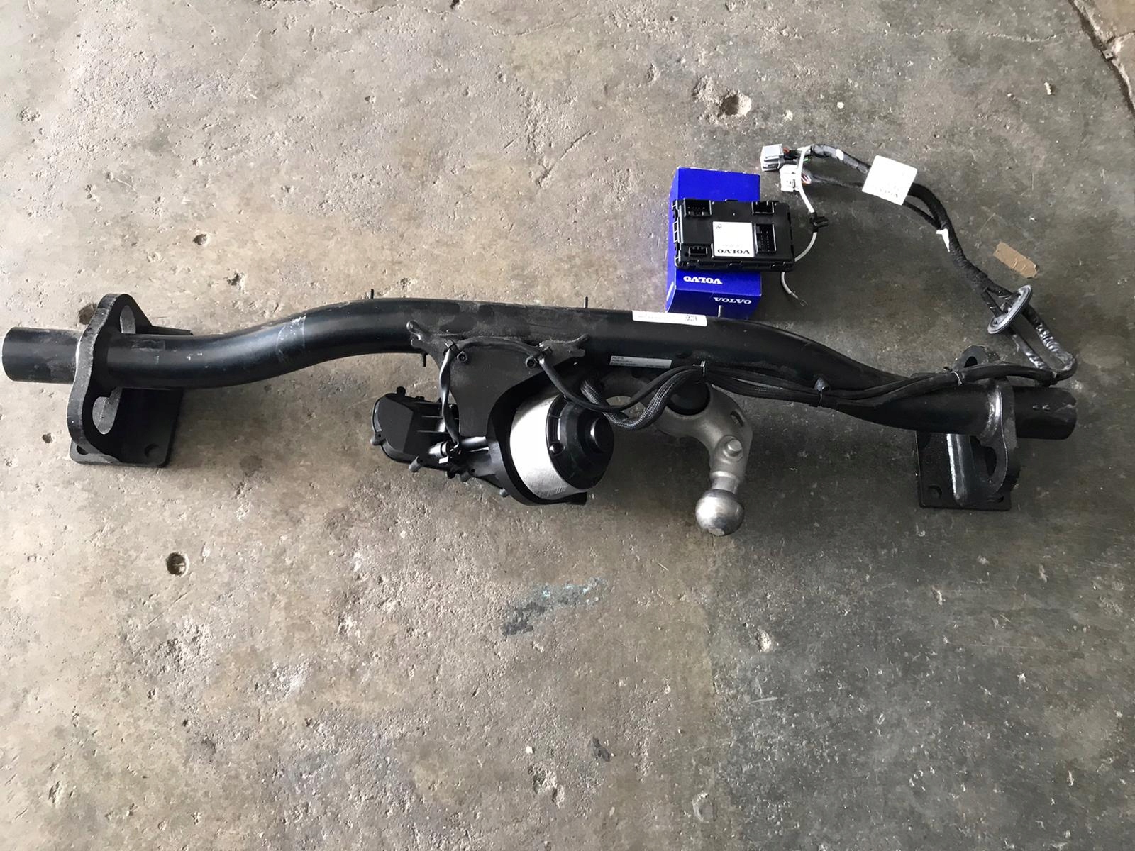 HAK HOLOWNICZY VOLVO V60 ORGINALNY 32270817 Numer katalogowy producenta 31458008