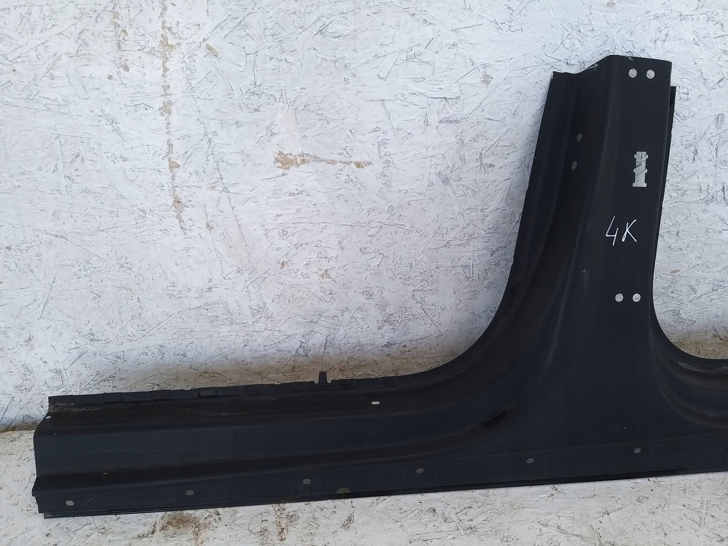 AUDI A6 C8 4K side threshold pillar central left 18R
