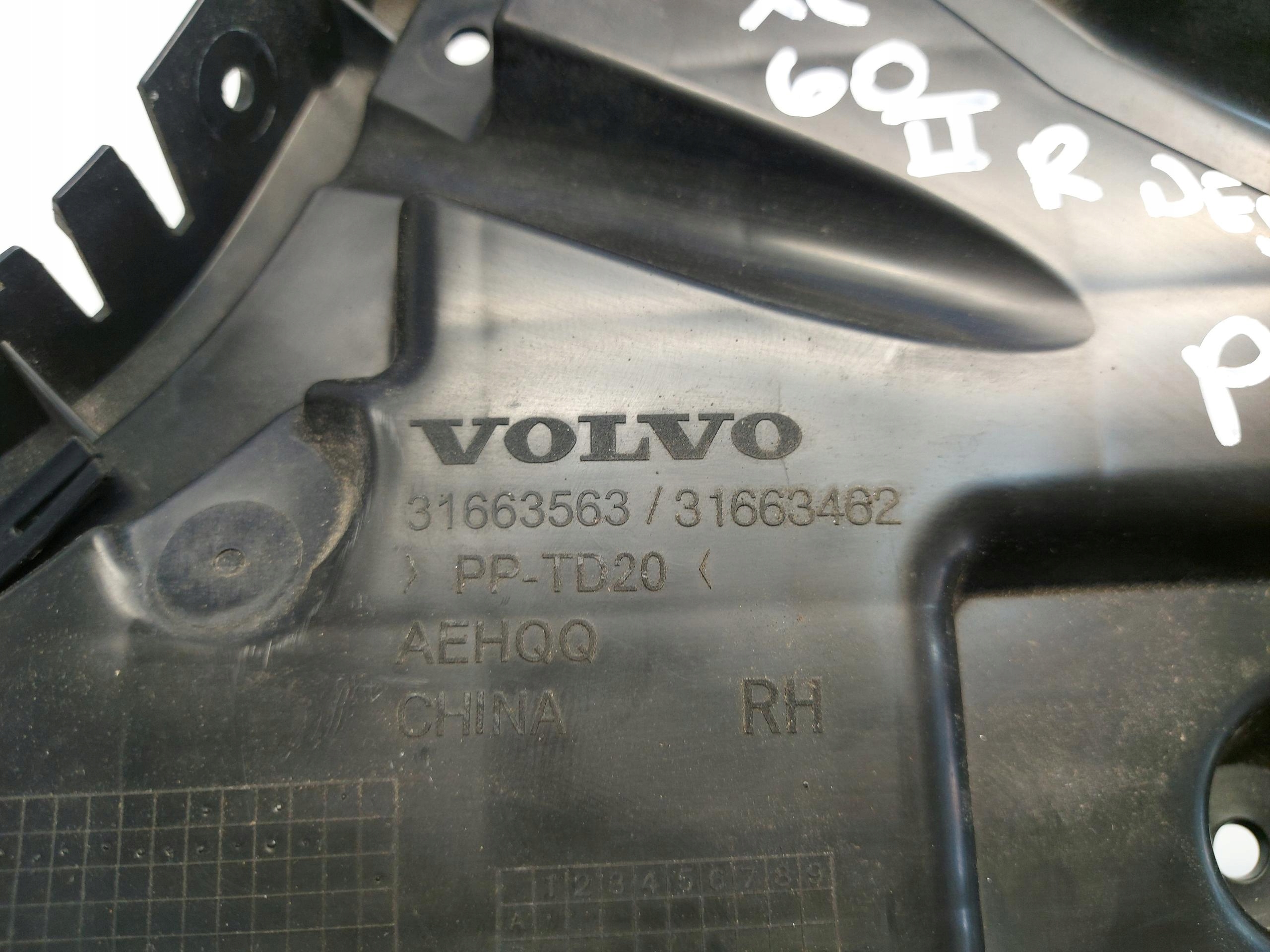 VOLVO XC60 II Support Support plaque Pare choc Arrière Droite 31663563