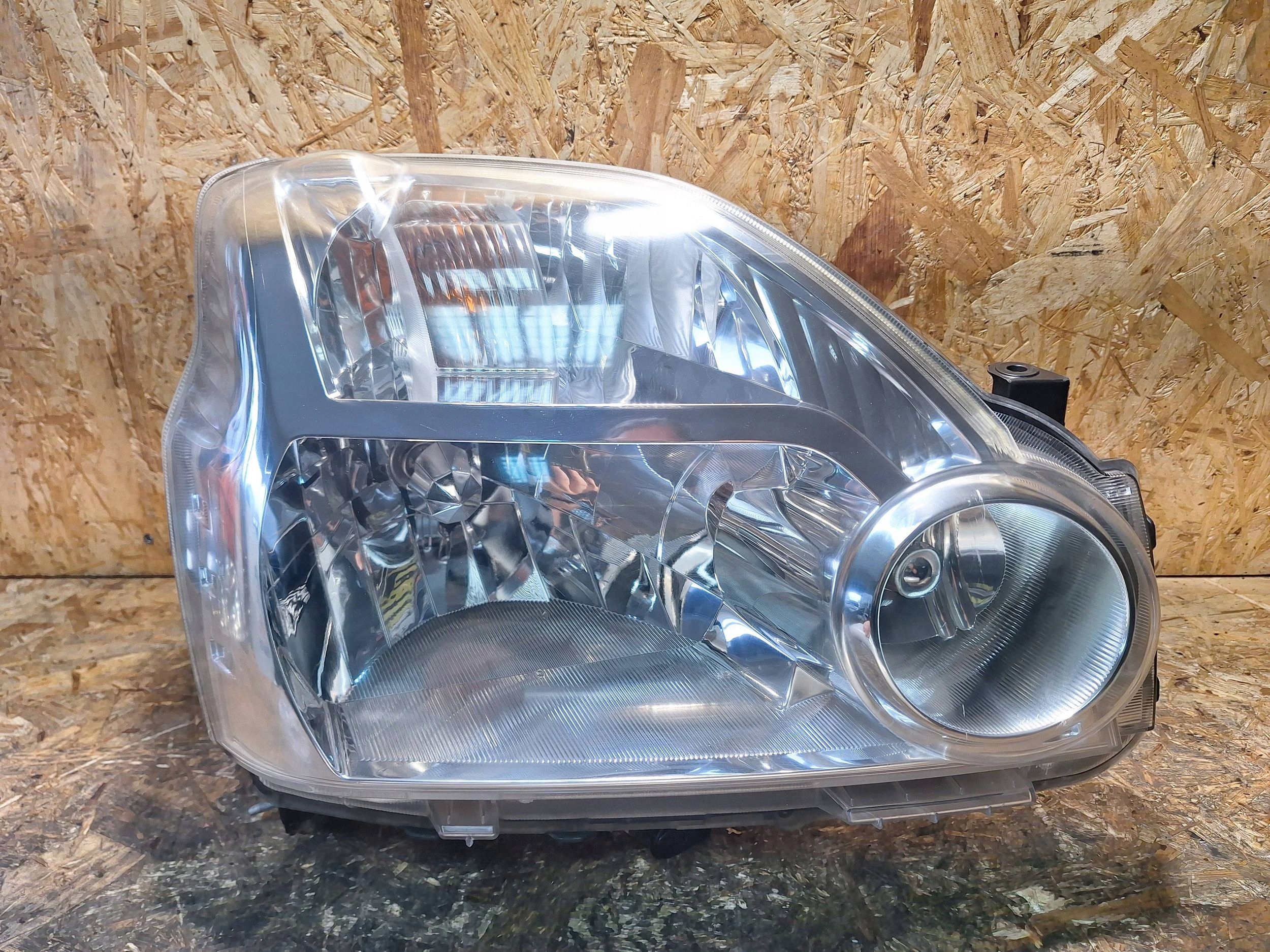 light right front NISSAN X-TRAIL T31 07-10 EUROPA