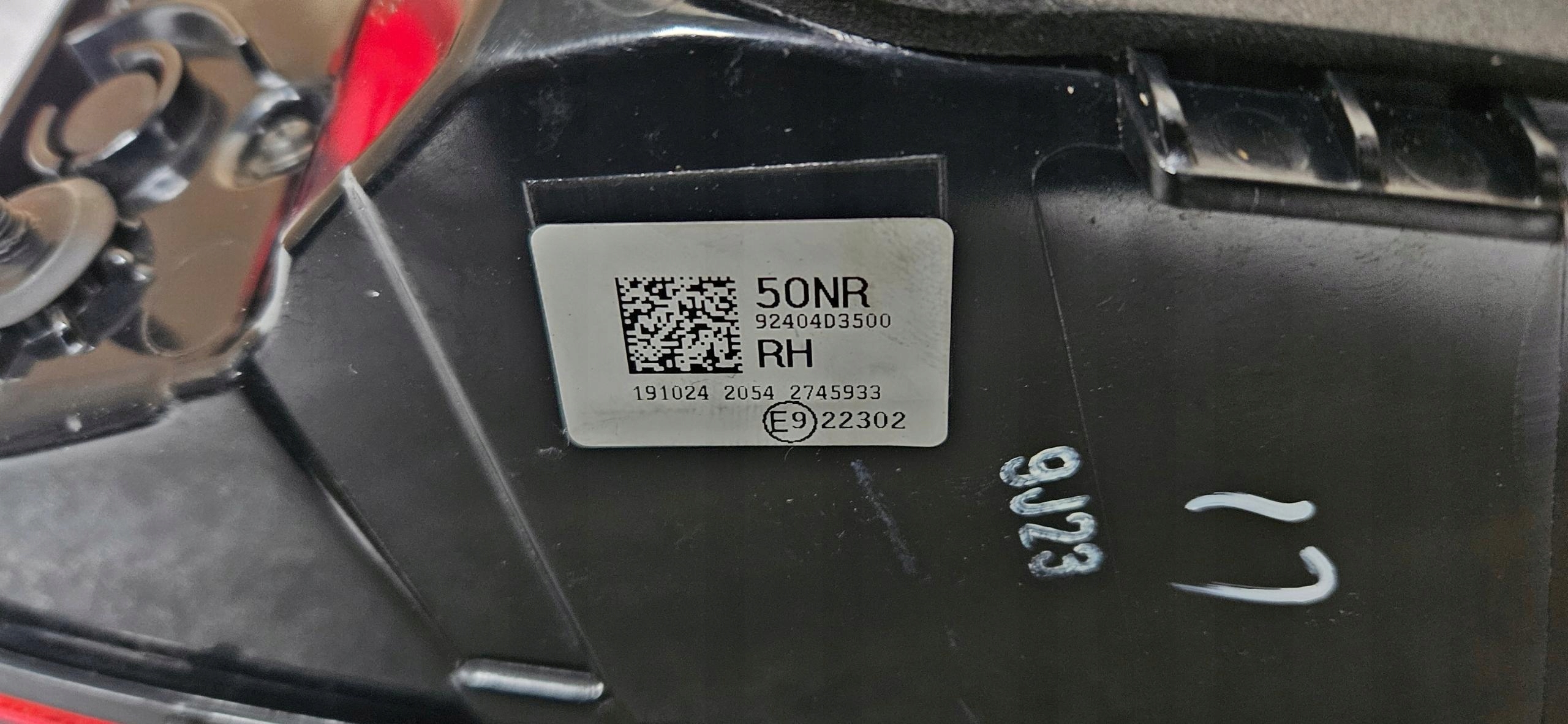 LAMPA TYLNA LEWA PRAWA TYL KPL HYUNDAI TUCSON 2020 ROK USA IDEALNE Strona zabudowy prawa