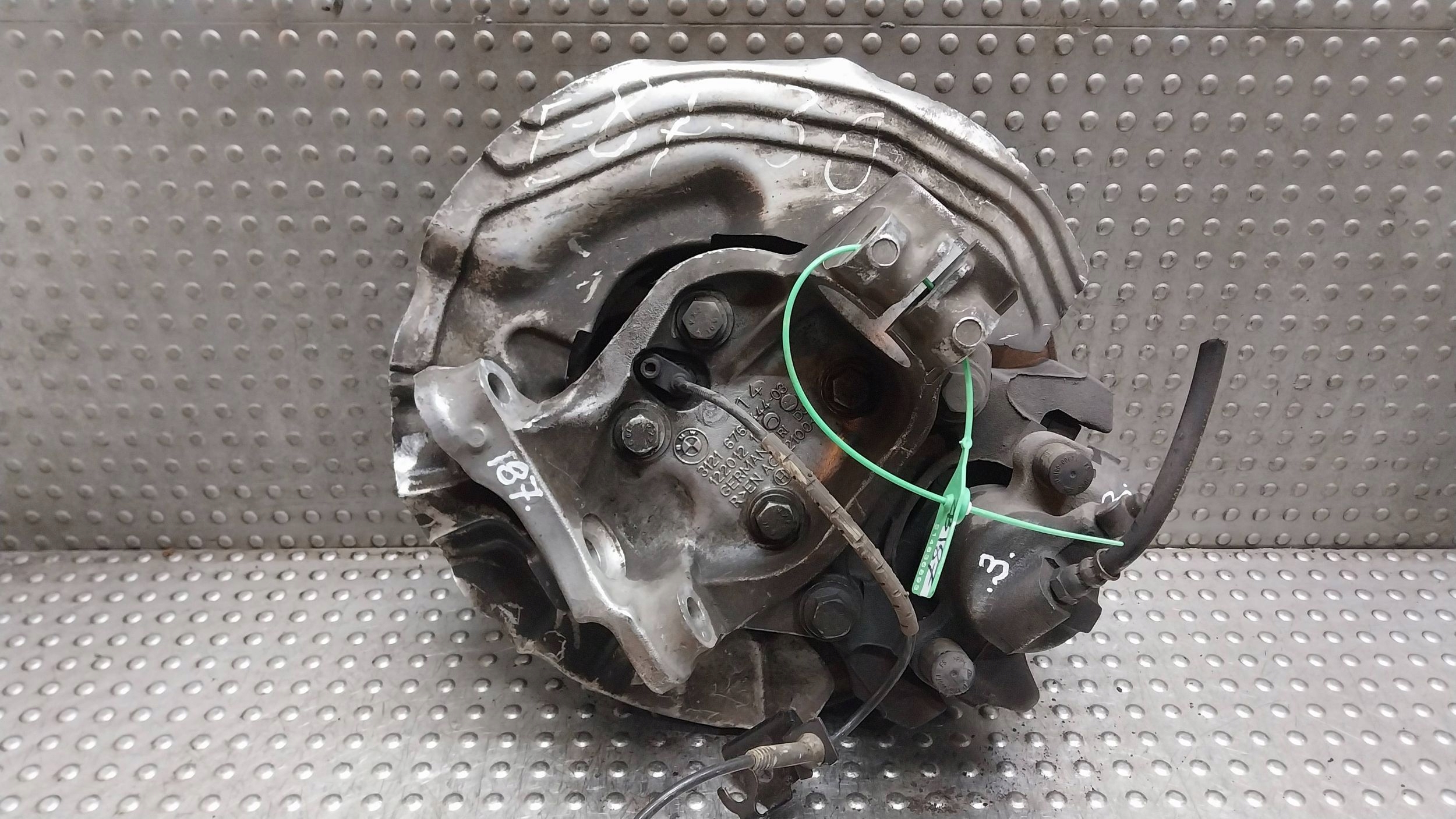 otoč čapu strmeň pravý predok 6764444 BMW E90 E91 E92 E93 E81 E82 E87