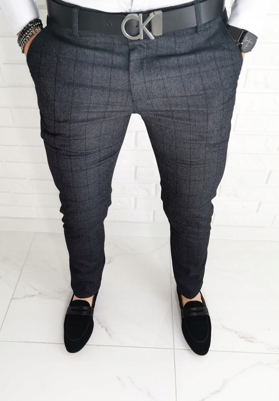 Ciemnoszare wizytowe slim fit w czarna krate 32