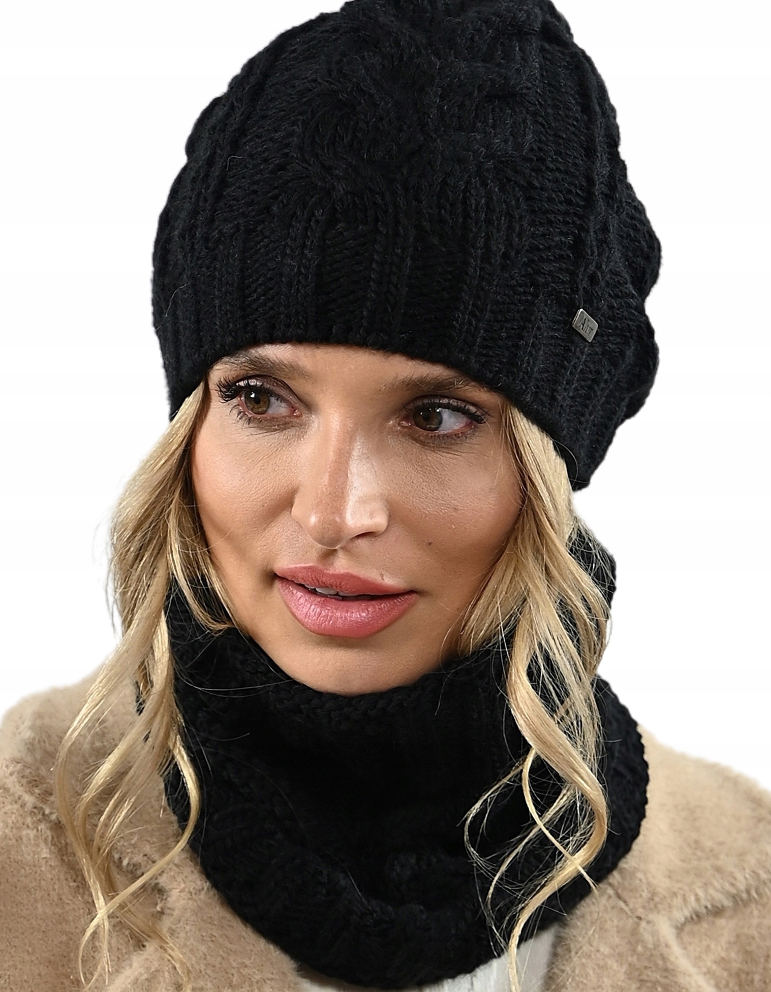 Černý zimní dámský set Čepice Nákrčník Polský produkt Dárek A10