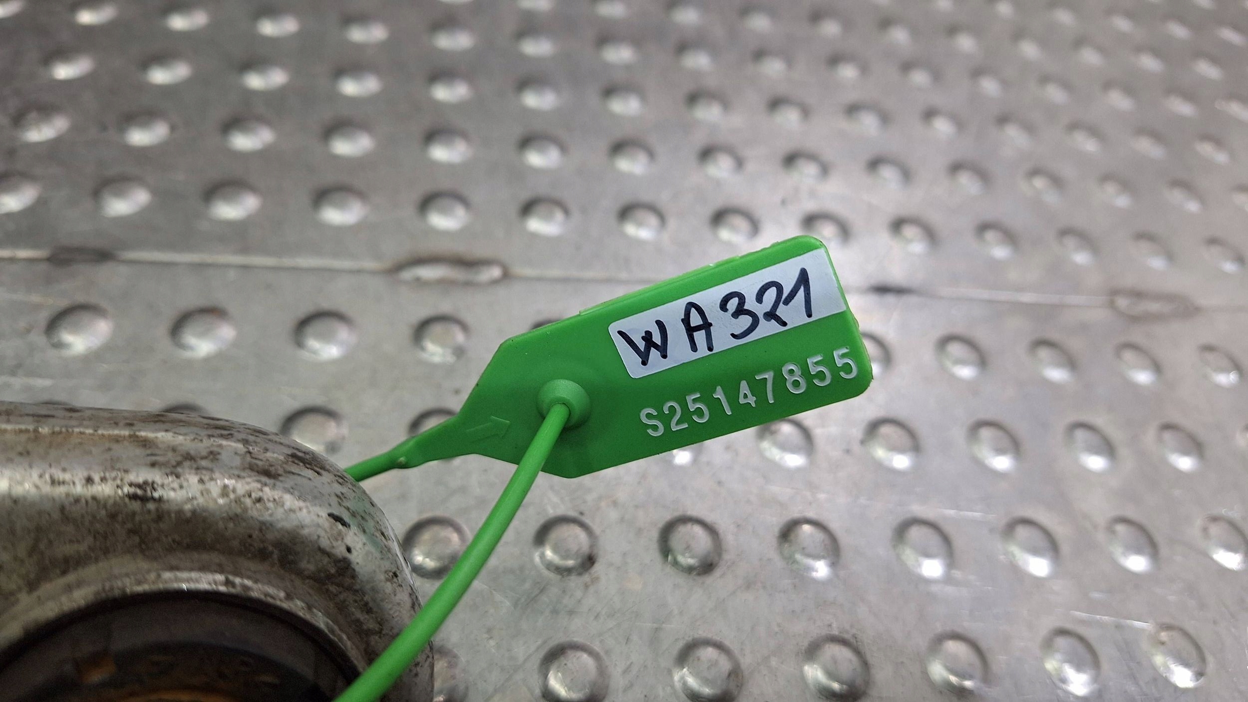 arm left rear part 4D0505323F AUDI A8 D2