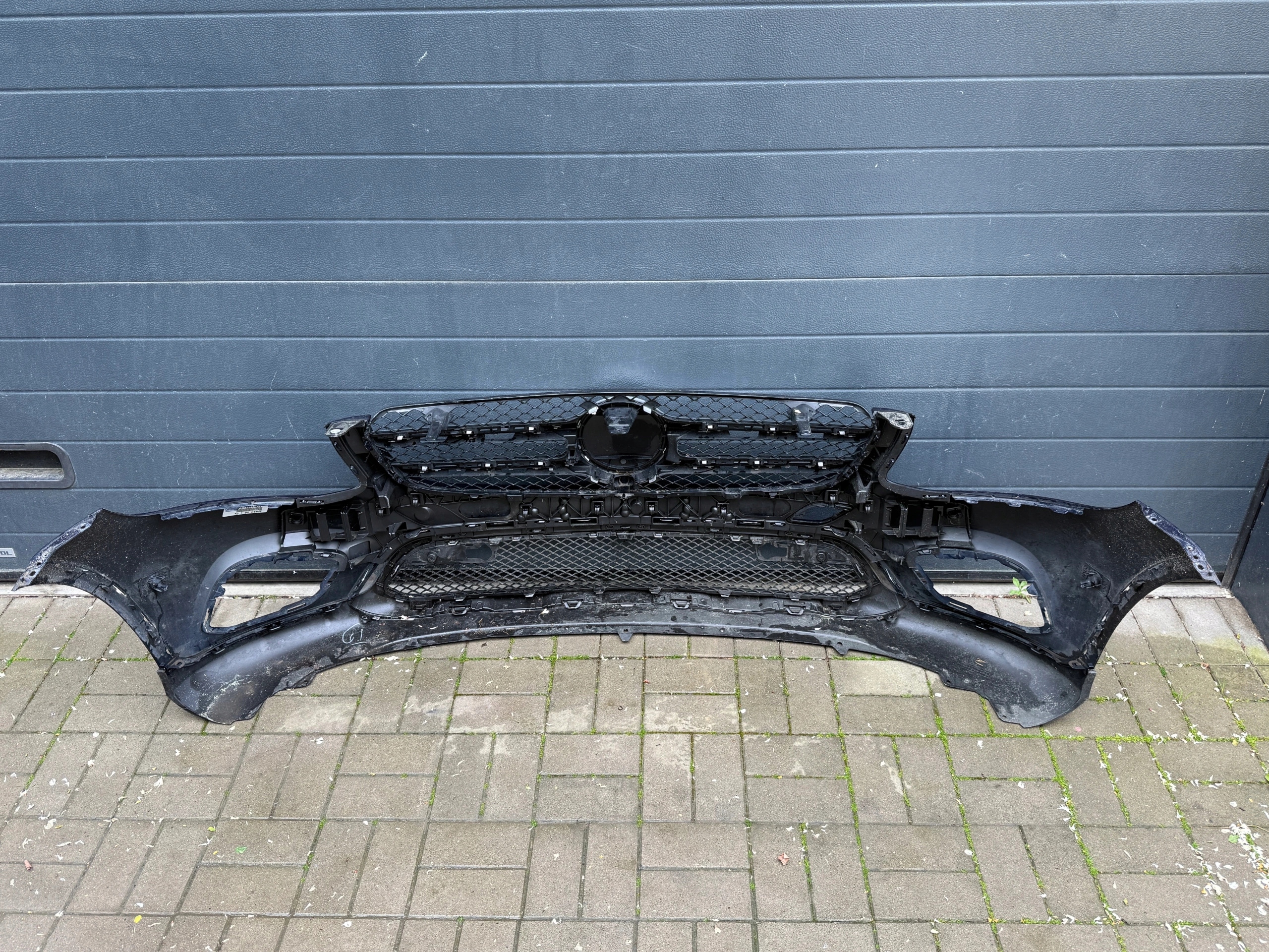 Mercedes A253 Stoßstange vorne vorne 15