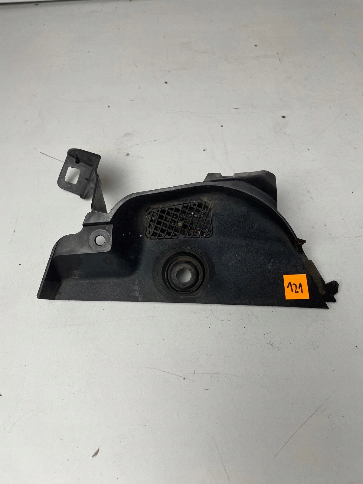 cover corner odplyw under the window left front Opel Zafira C