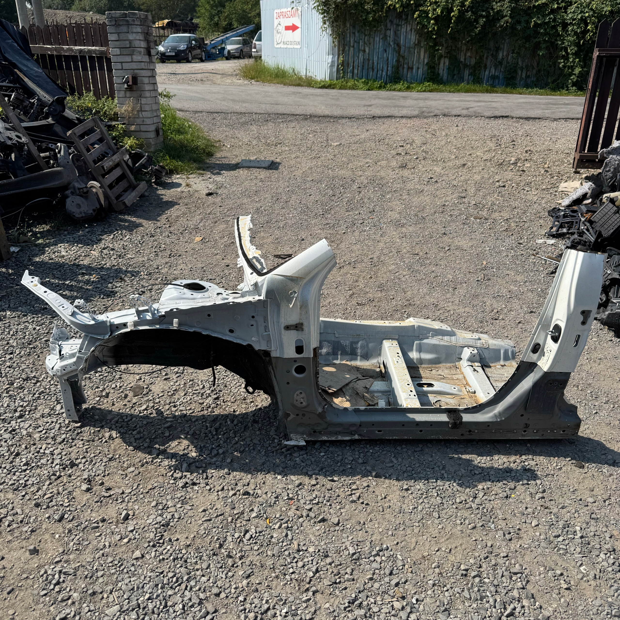 quarter front left LEXUS UX 250H HYBRID